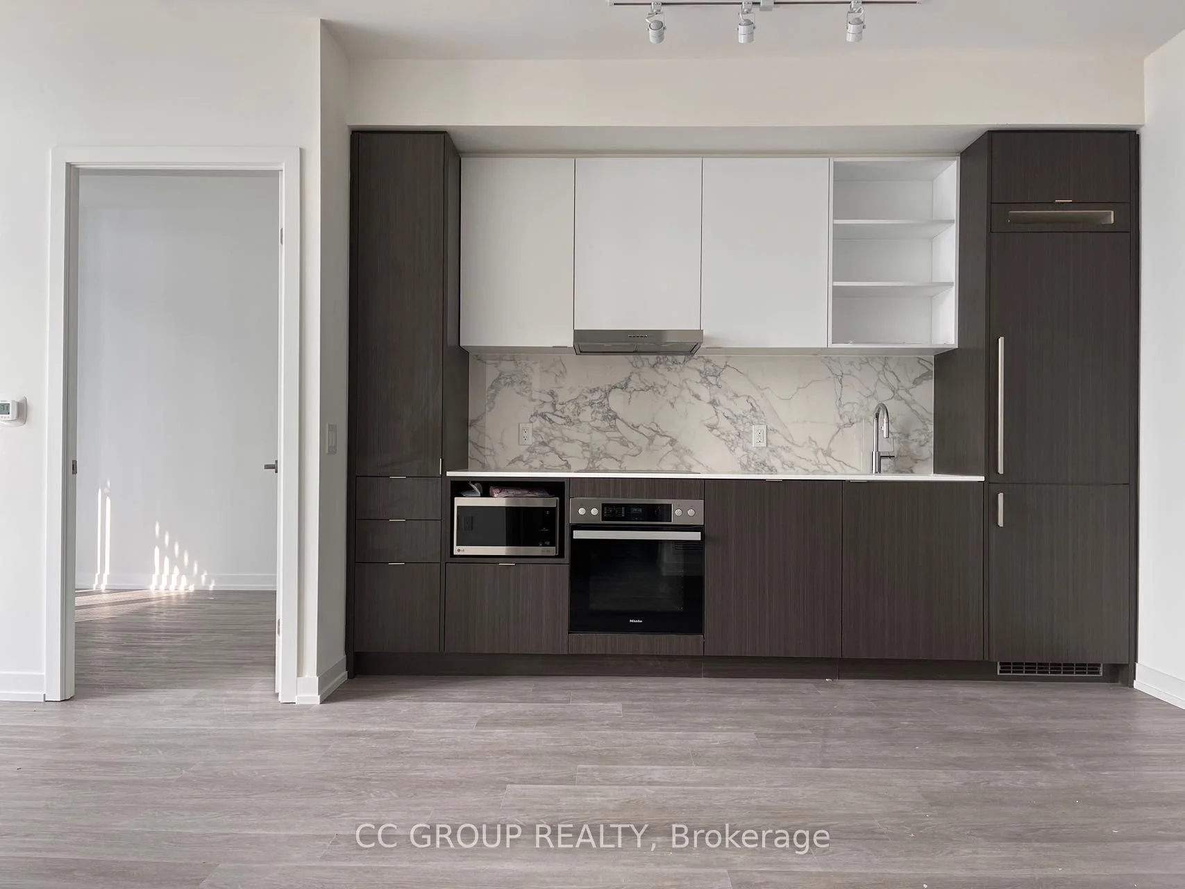 55 Cooper Street 7012, Toronto C08, On M5e 0g1