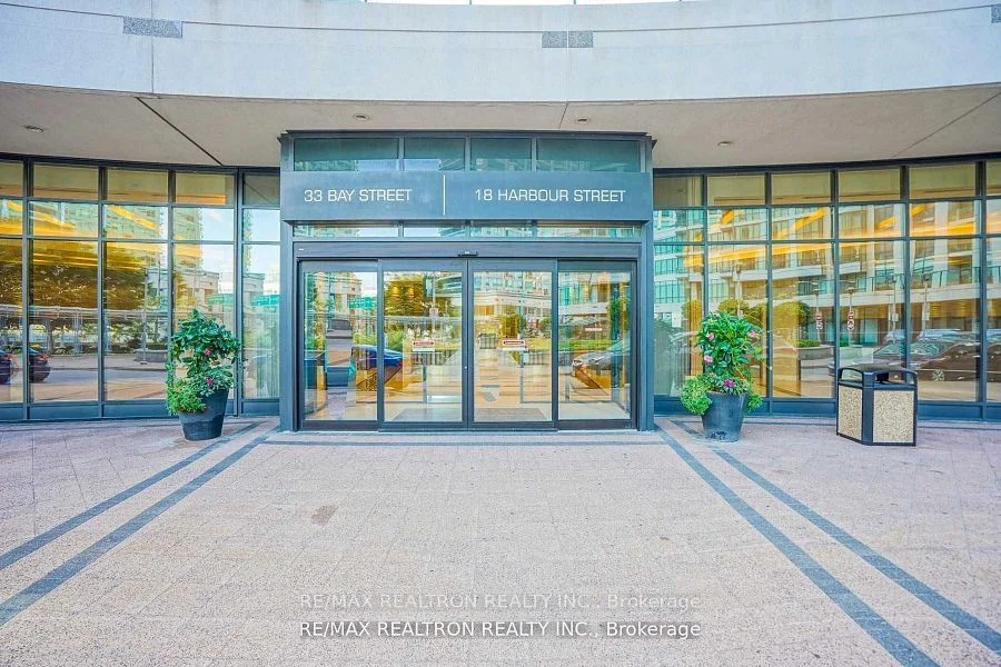 18 Harbour Street 2108, Toronto C01, On M5j 2z6