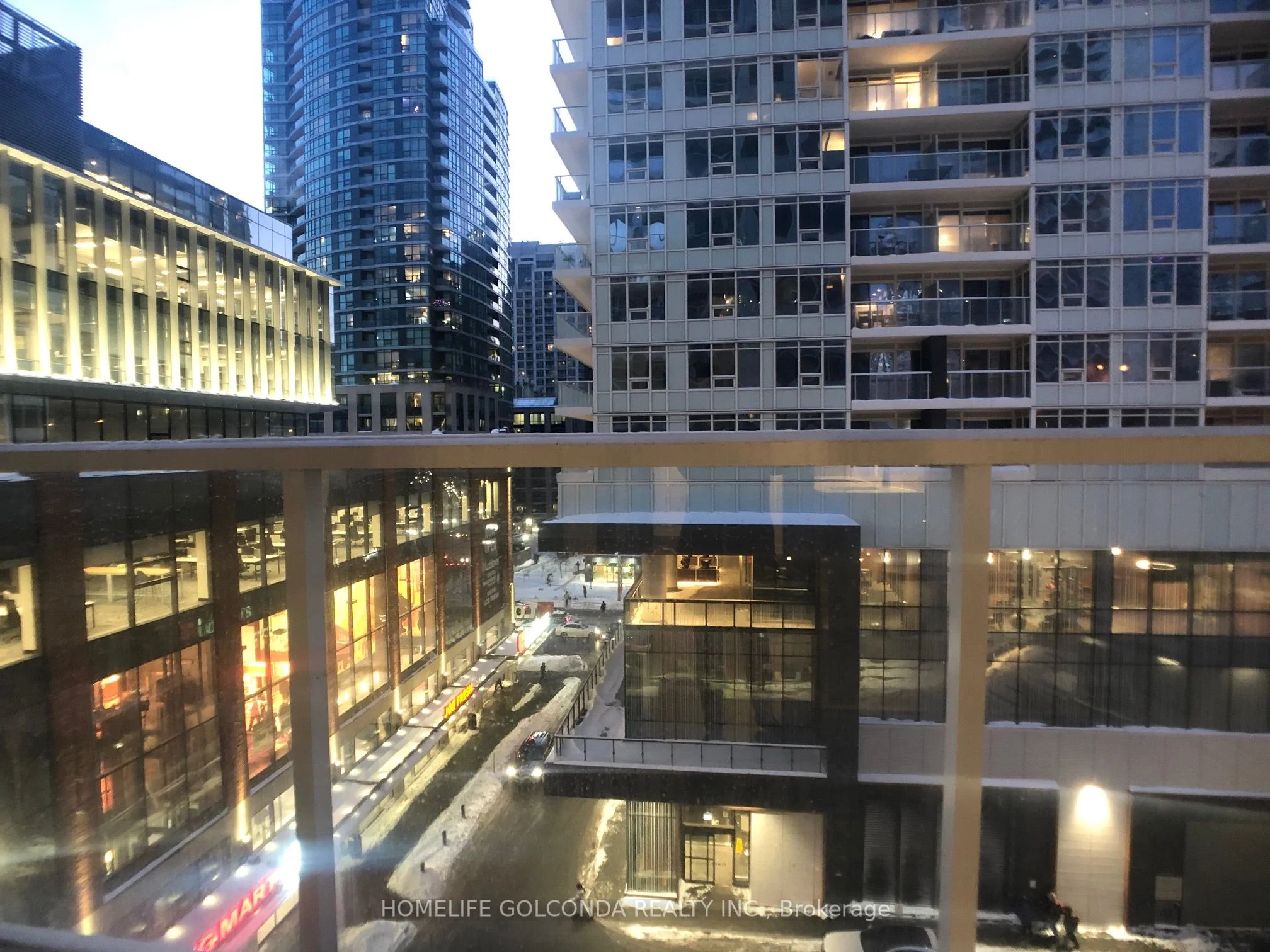 17 Bathurst Street 605, Toronto C01, ON M5V 0N1