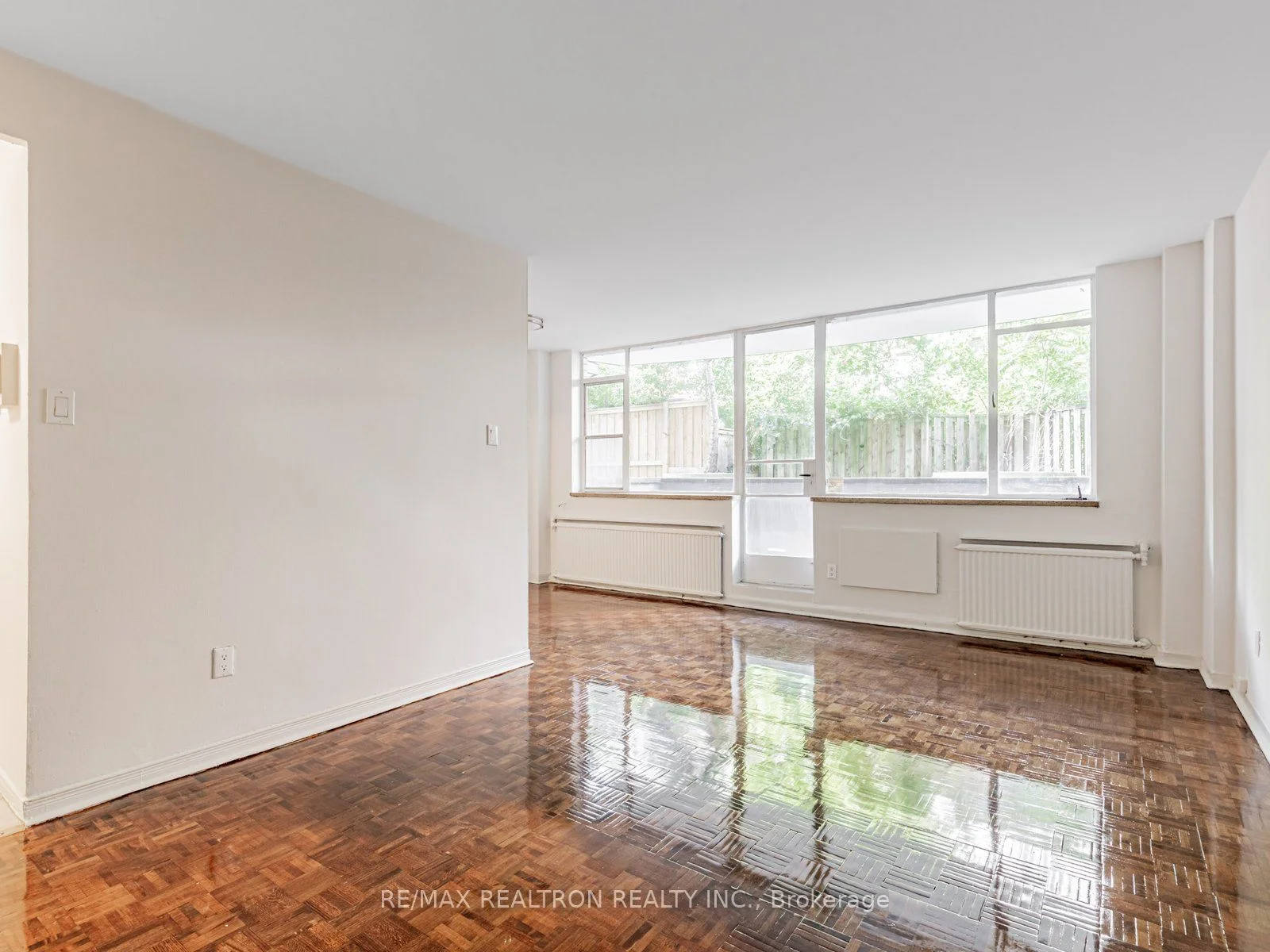 25 Bedford Road 107, Toronto C02, ON M5R 2K1
