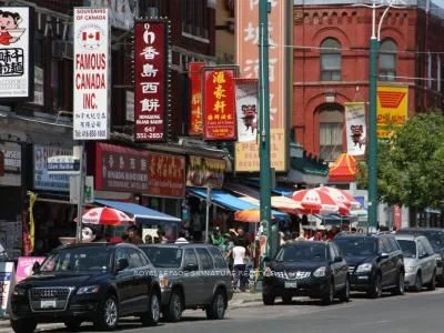 4 Glen Baillie Place, Toronto C01, On M5t 1j5
