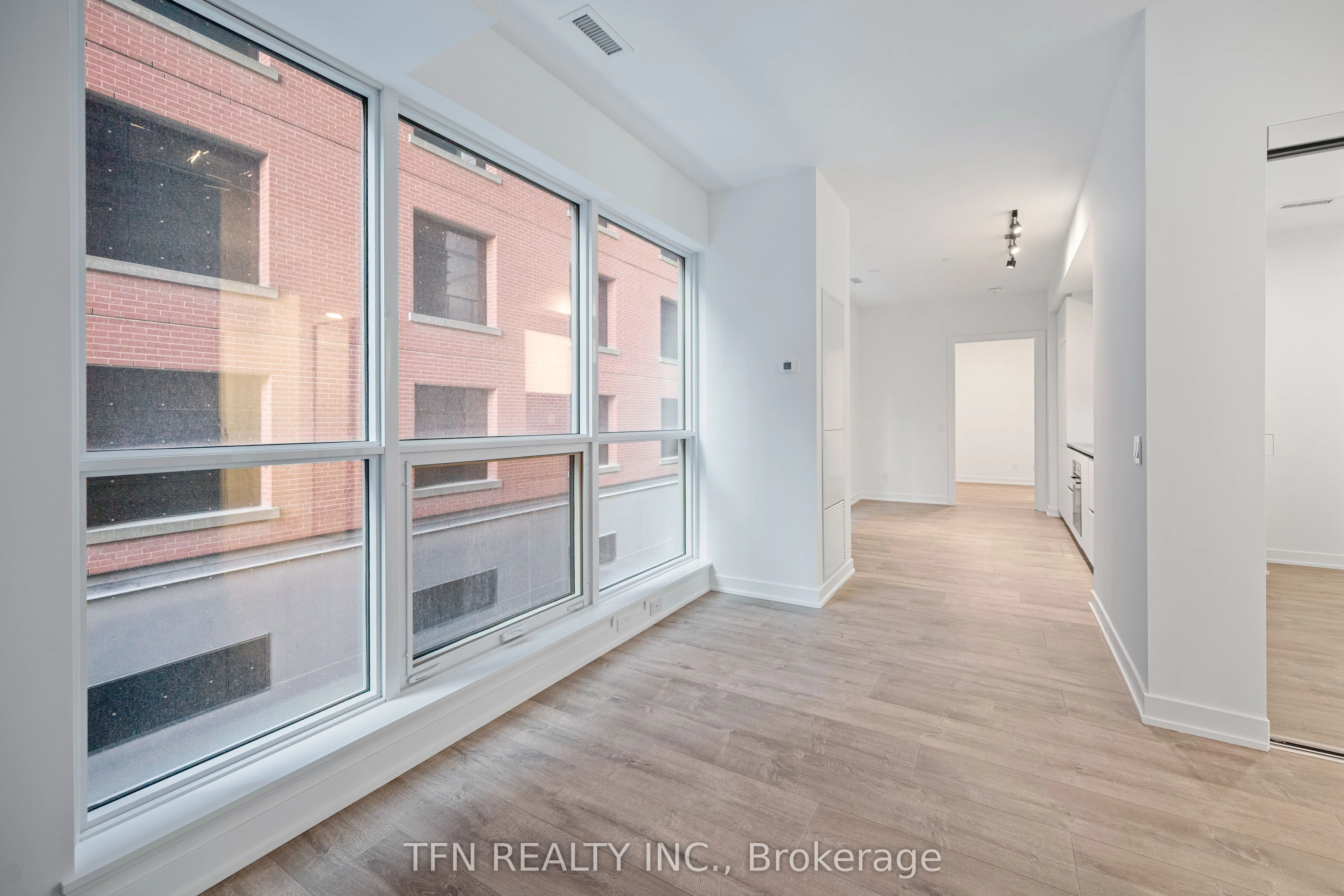 327 King Street W 302, Toronto C01, ON M5V 0W7