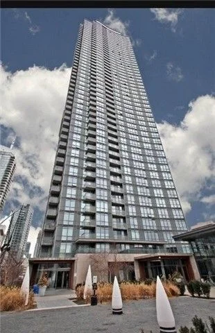 11 Brunel Court 3810, Toronto C01, ON M5V 3Y3