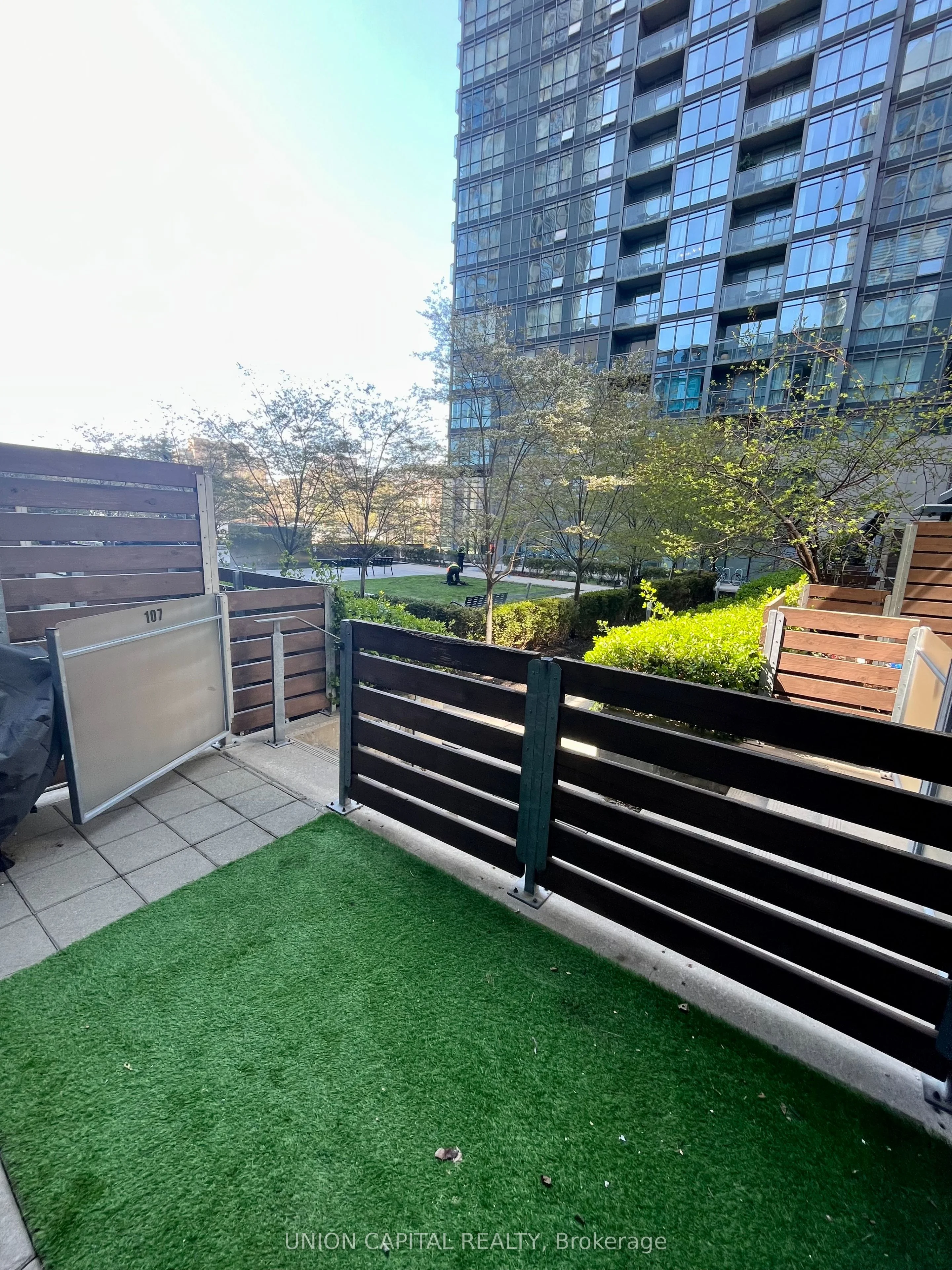 15 Brunel Court 107, Toronto C01, ON M5V 3Y6