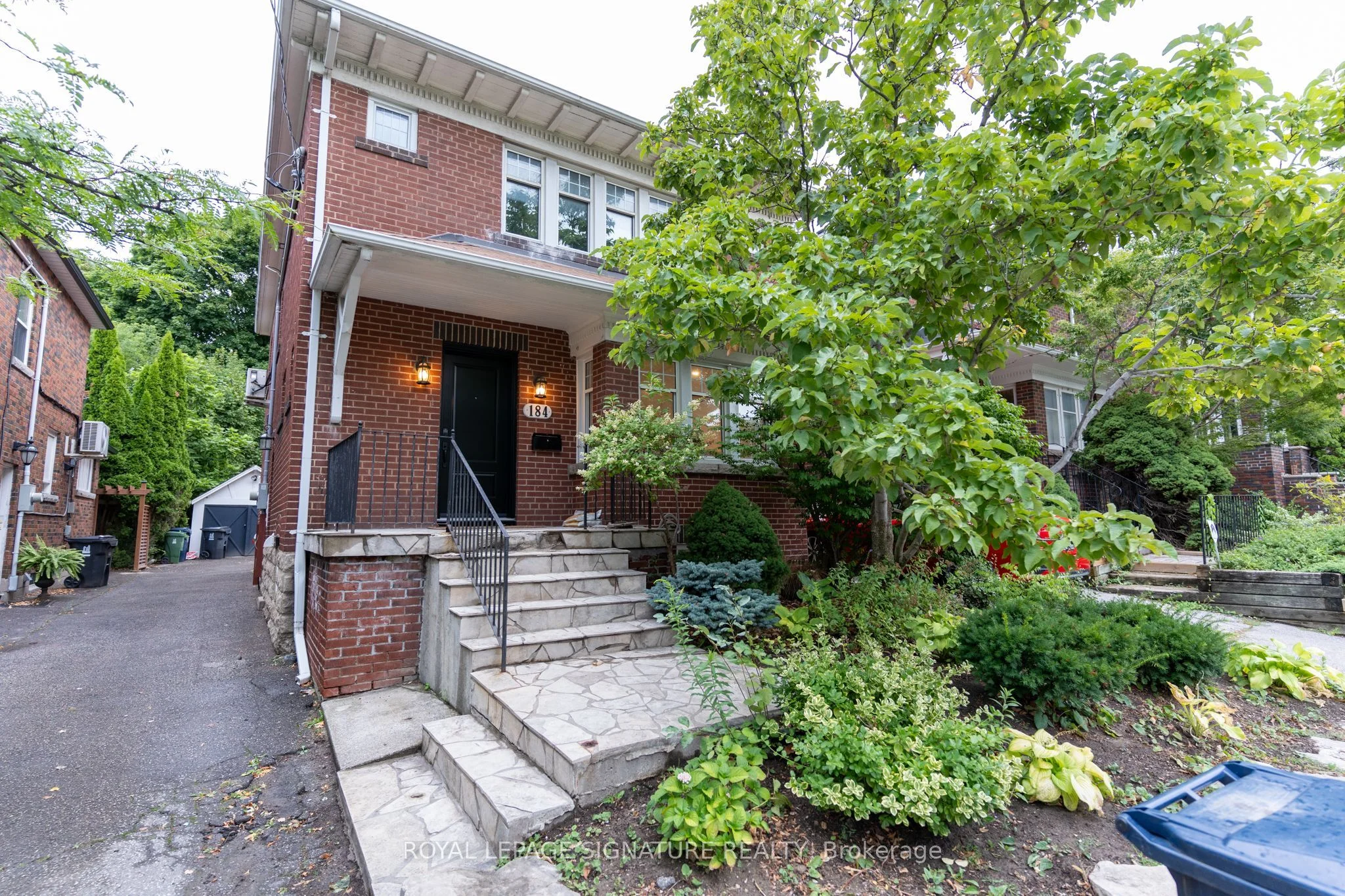 184 Lawrence Avenue E, Toronto C04, ON M4N 1T1