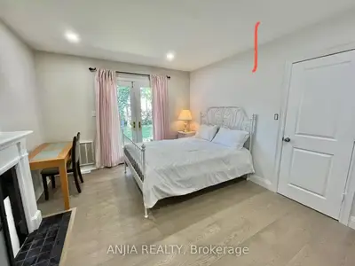 Upper Level in Toronto