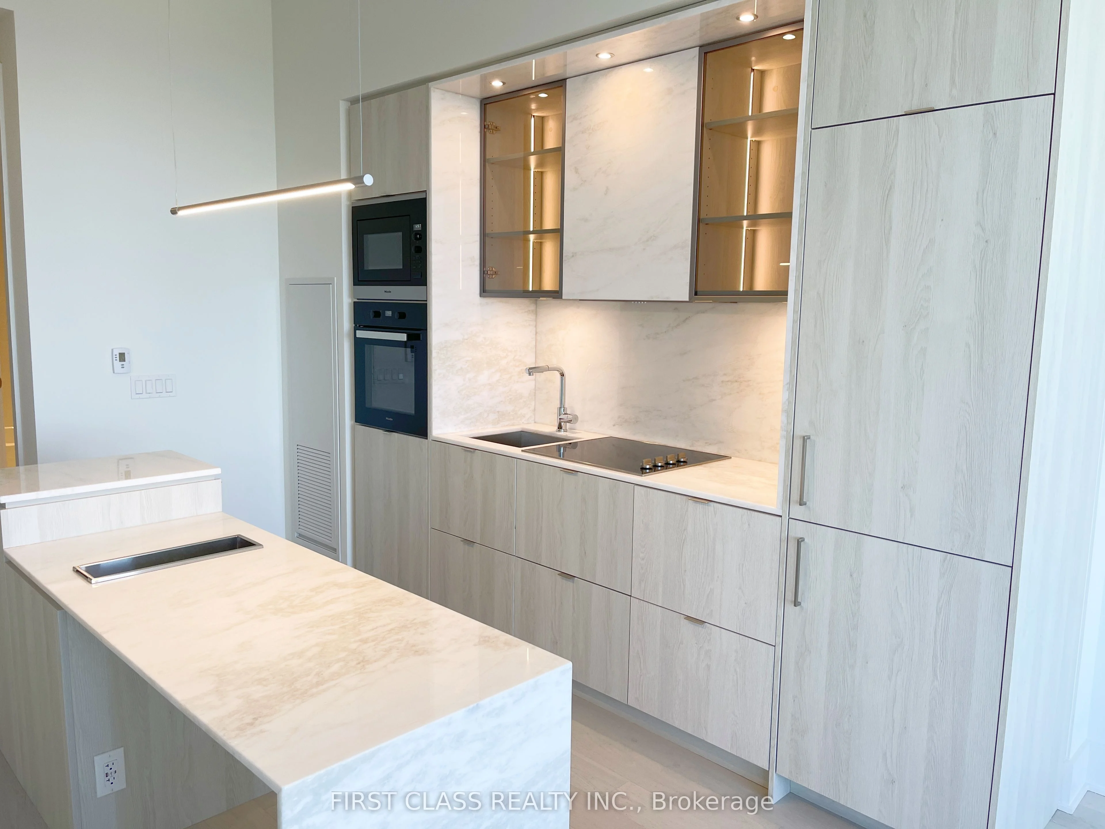 11 Yorkville Avenue W 6210, Toronto C02, ON M4W 0B7