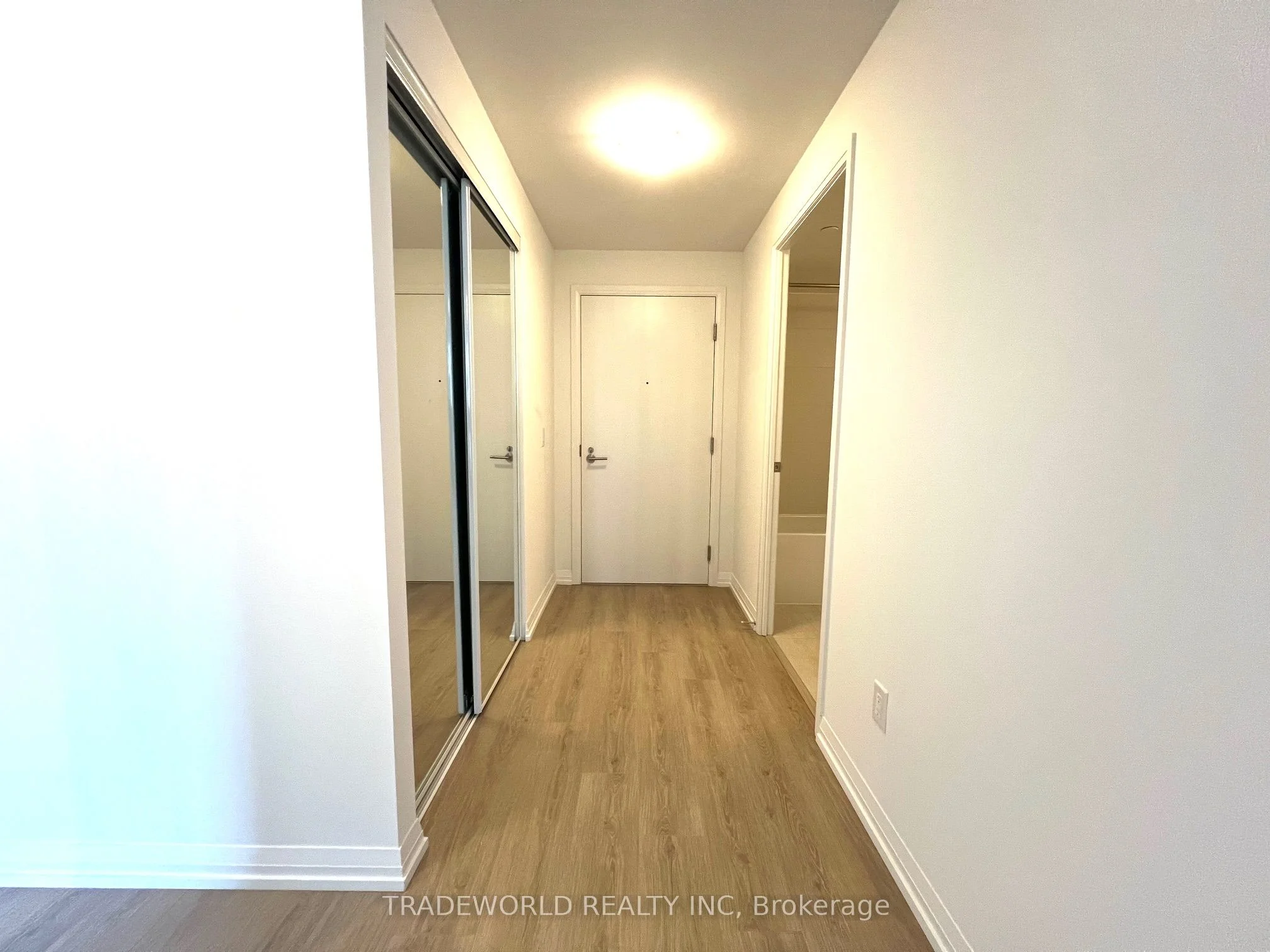 28 Widmer Street 4927, Toronto C01, ON M5V 0T2