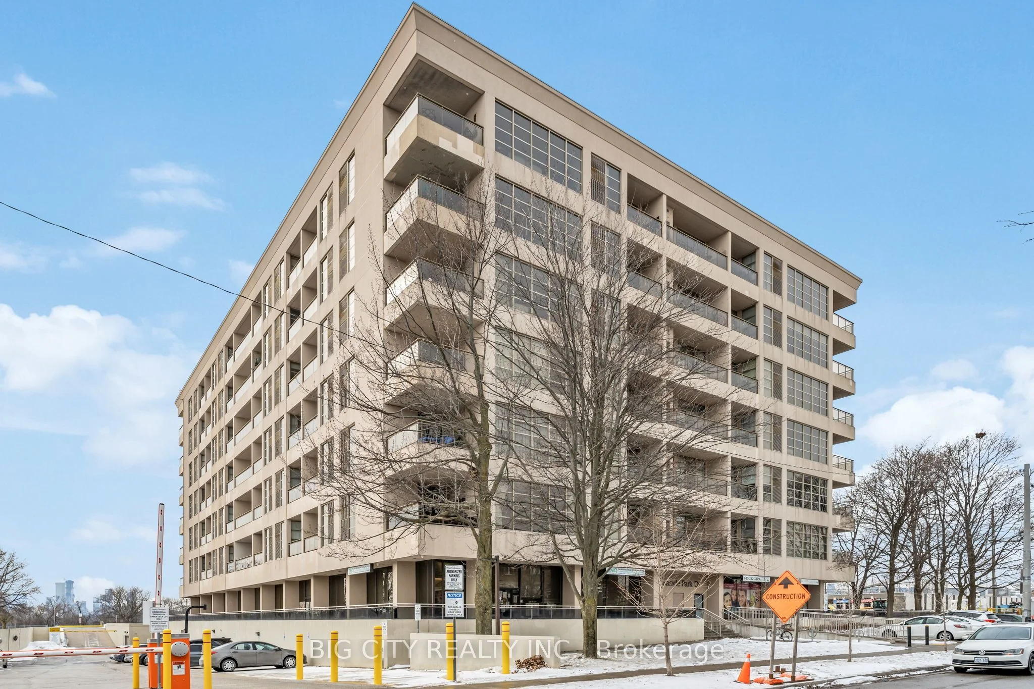 1 Leaside Park Drive 403, Toronto C11, On M4h 1r1