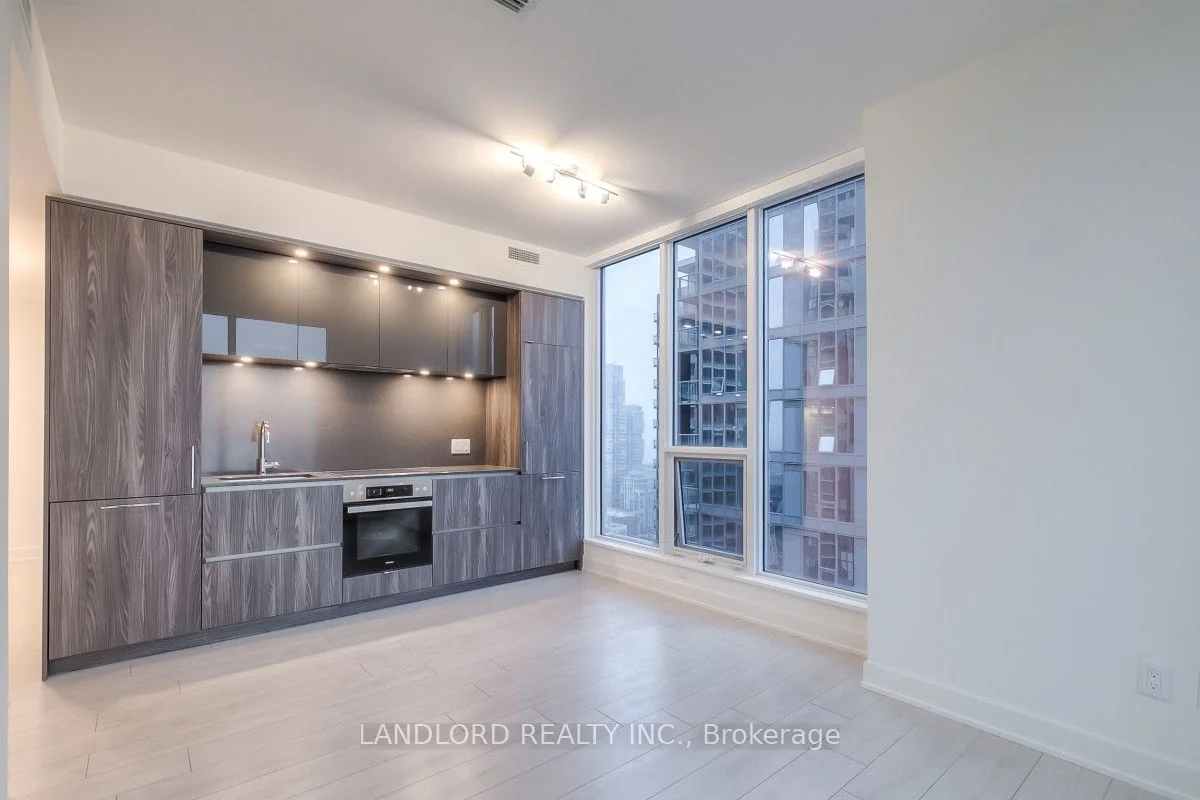 35 Mercer Street 2416, Toronto C01, On M5v 0v1