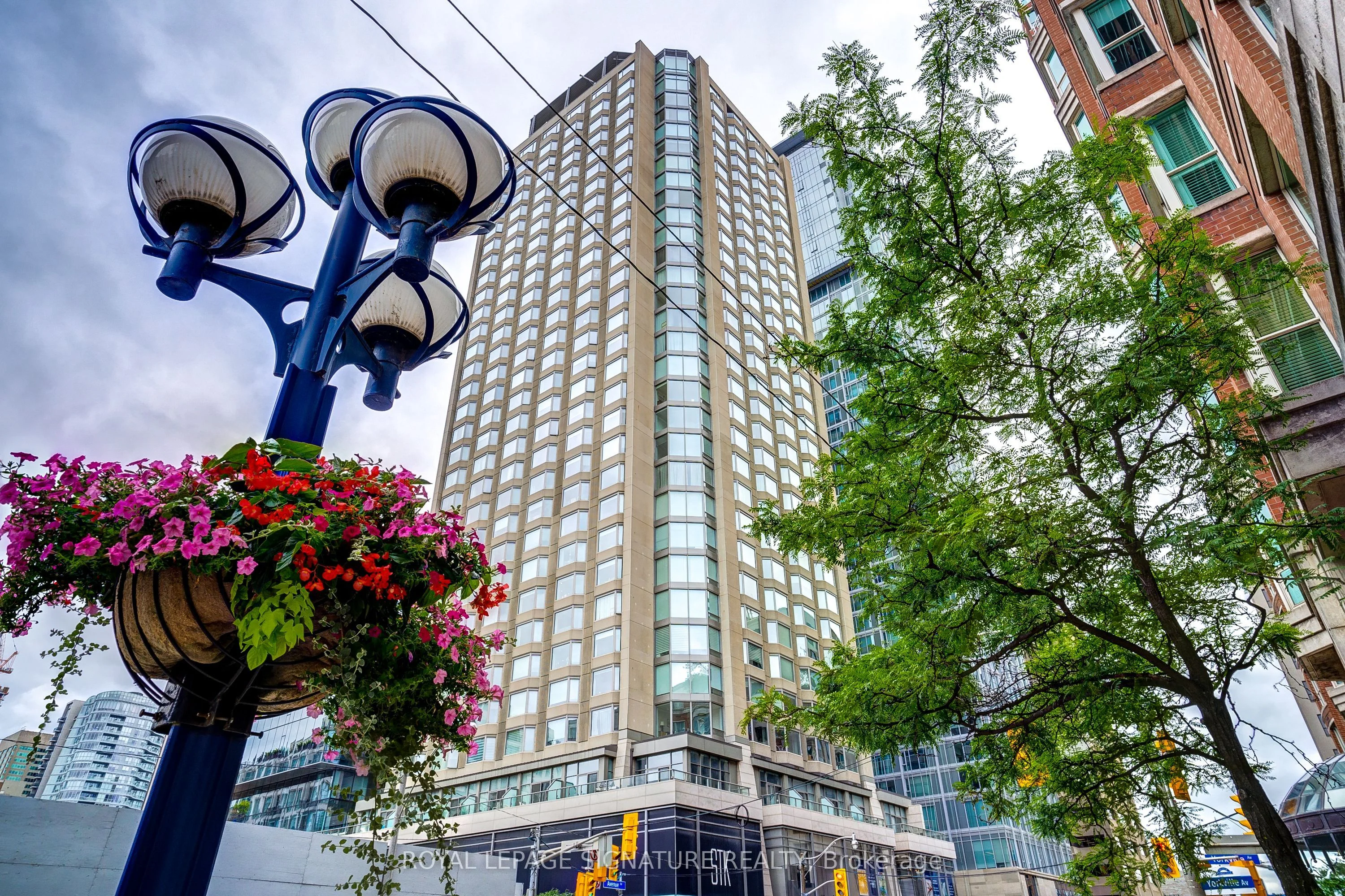 155 Yorkville Avenue 1218, Toronto C02, ON M5R 0B4