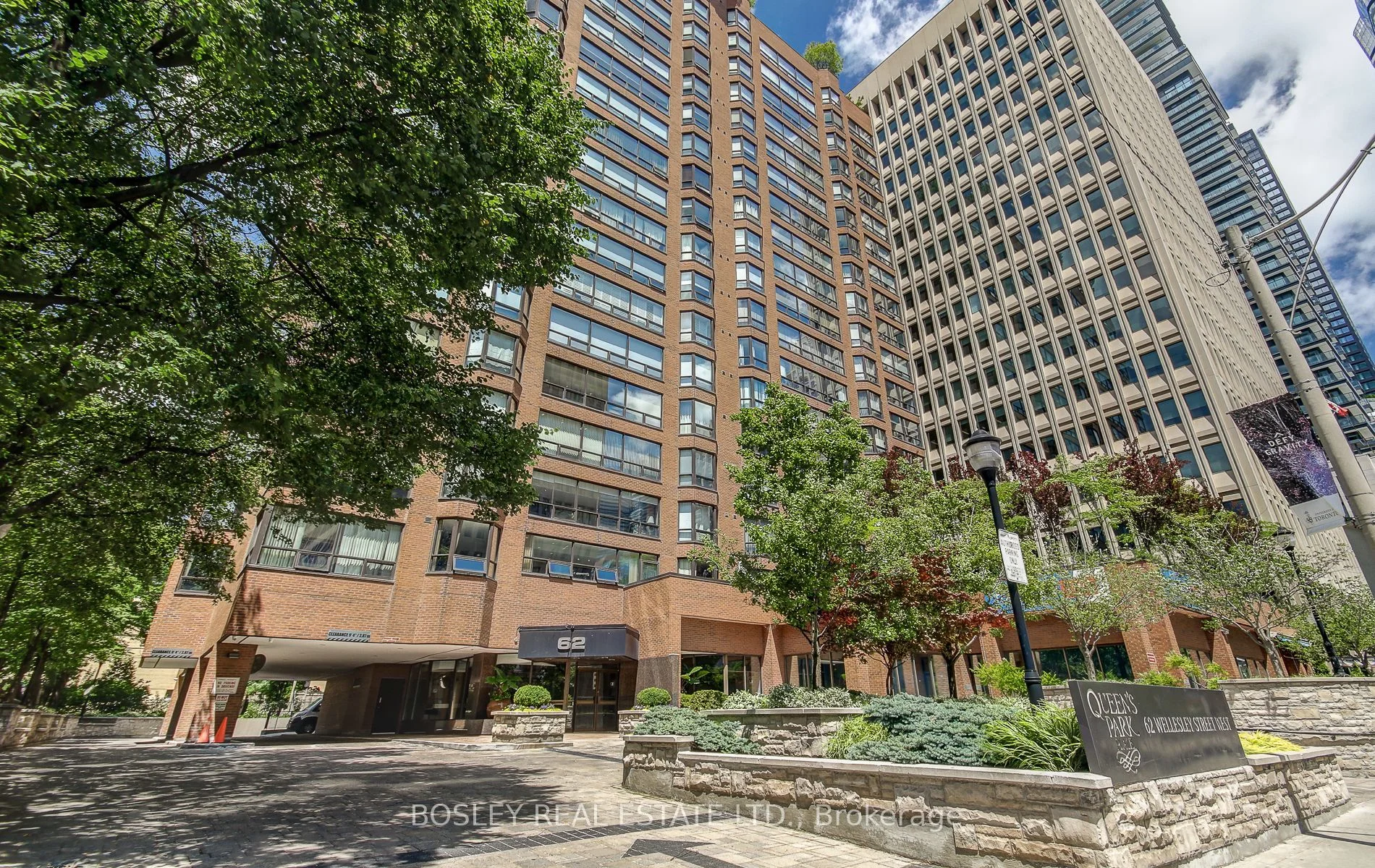62 Wellesley Street W 702, Toronto C01, ON M5S 2X3