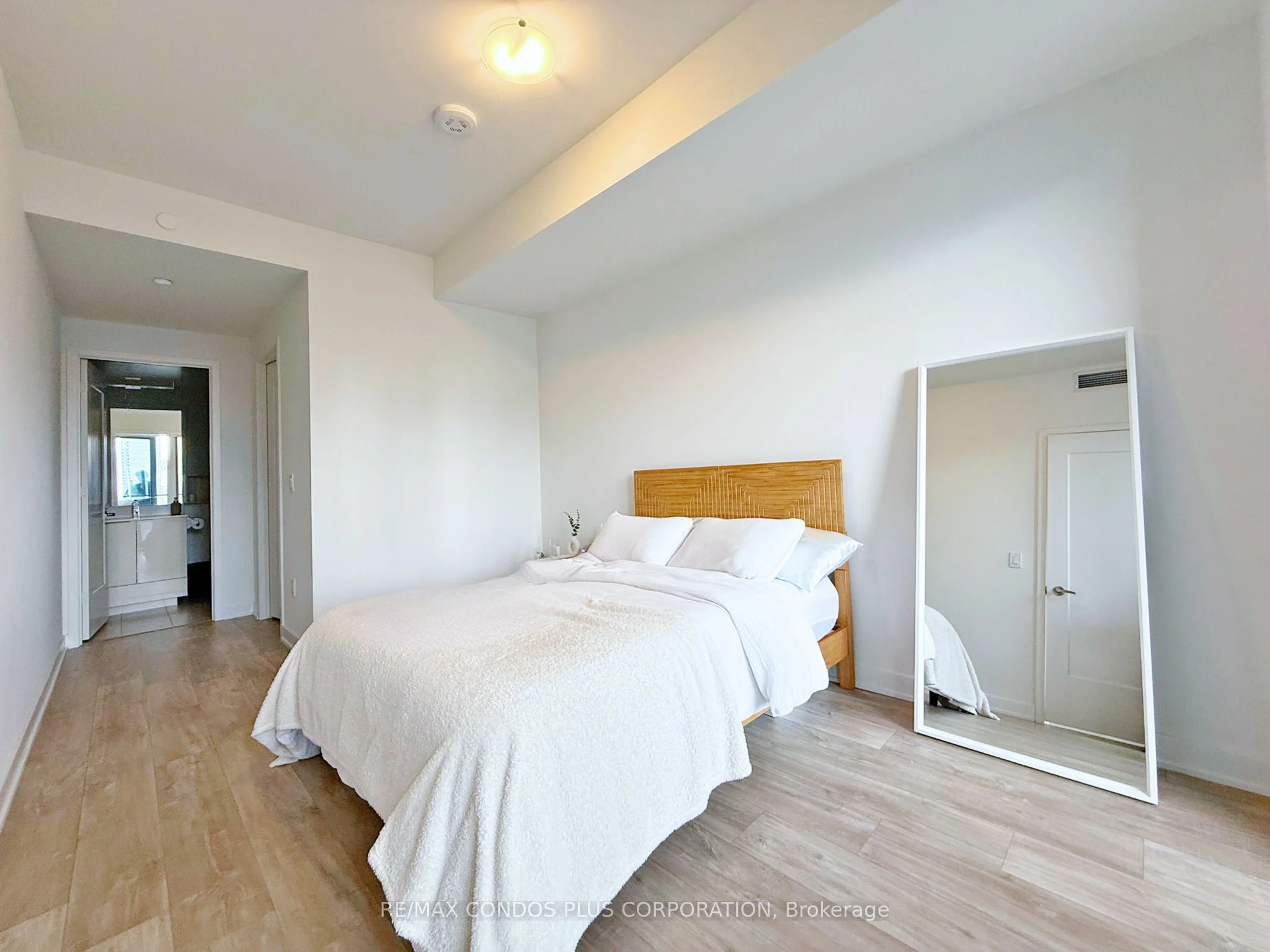 135 Lower Sherbourne Street 2230, Toronto C08, ON M5A 1Y4