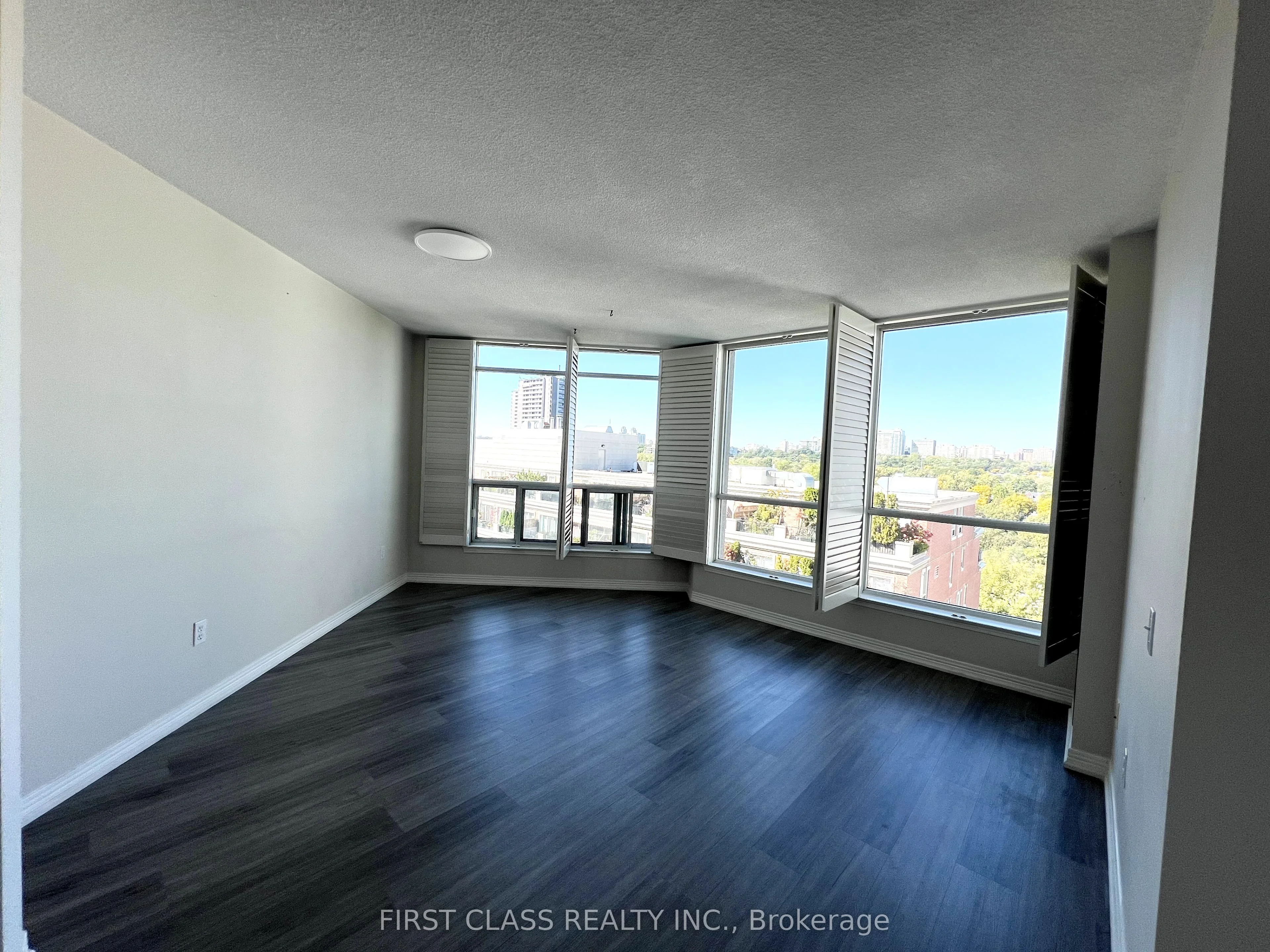 942 Yonge Street 1010, Toronto C02, ON M4W 3S8