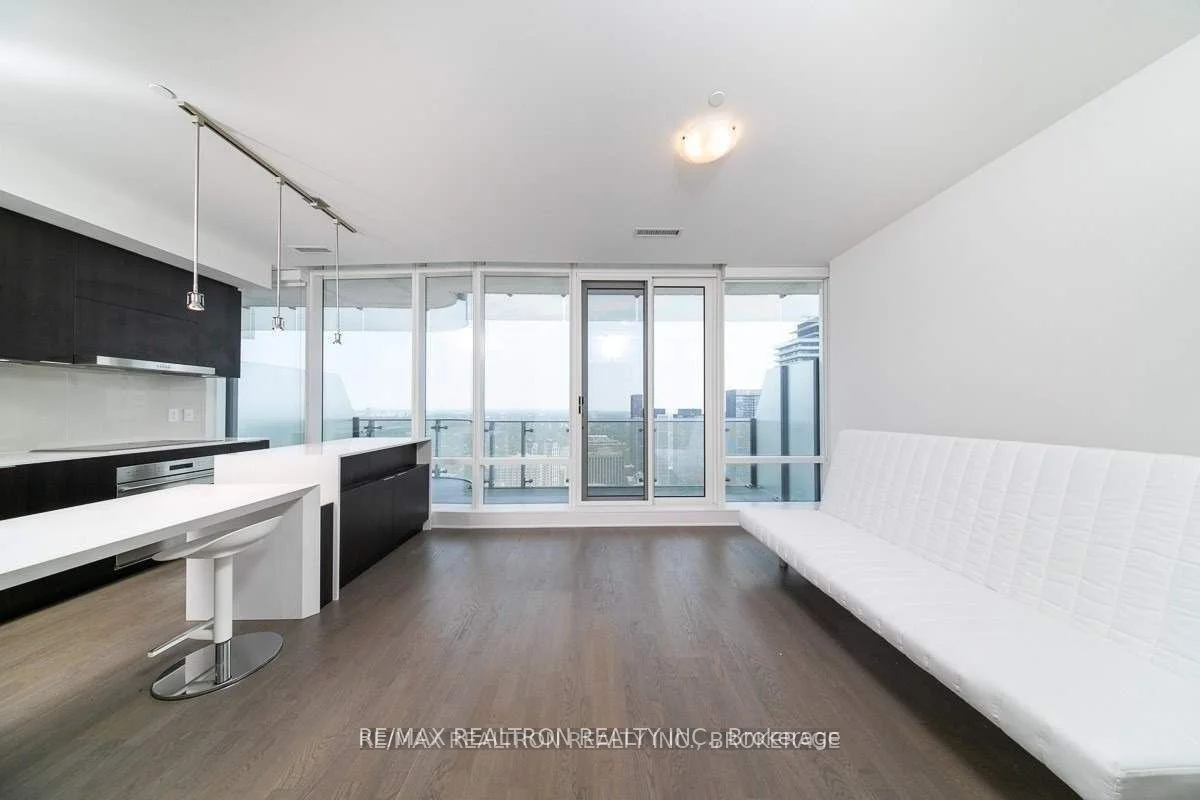1 Bloor Street E 4202, Toronto C08, ON M4W 0A8