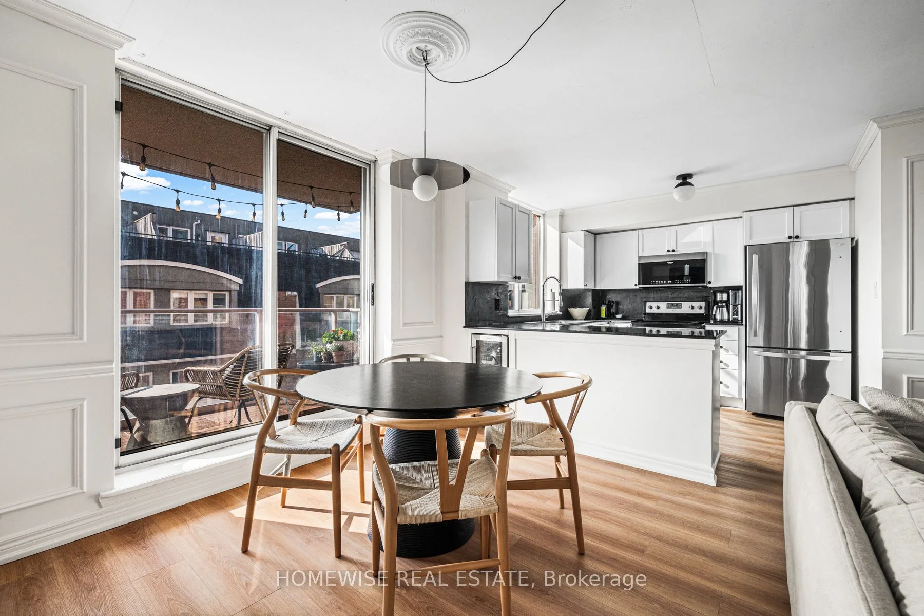 1369 Bloor Street W 404, Toronto C01, ON M6P 4J4