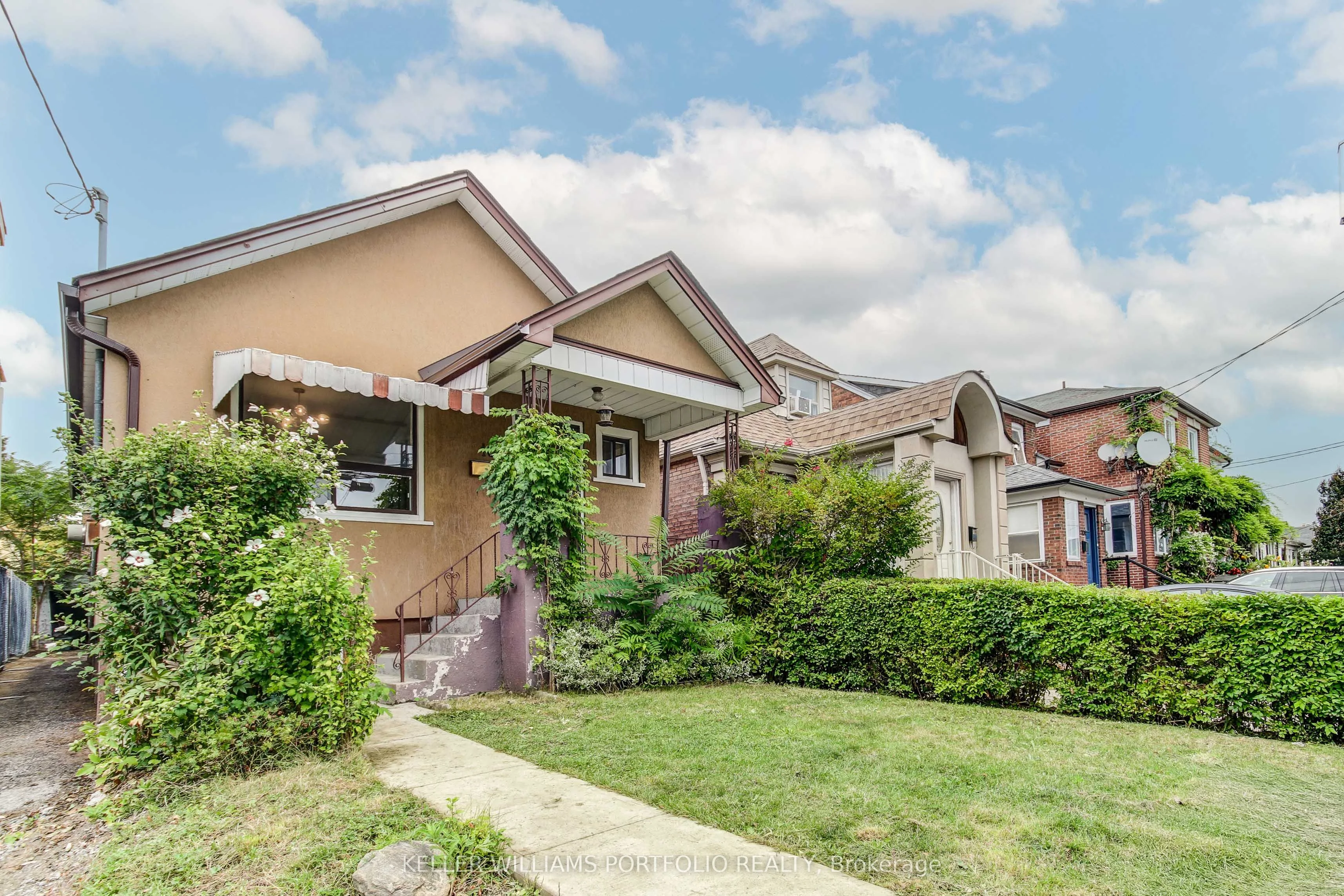 108 Clovelly Avenue, Toronto C03, ON M6E 2E6