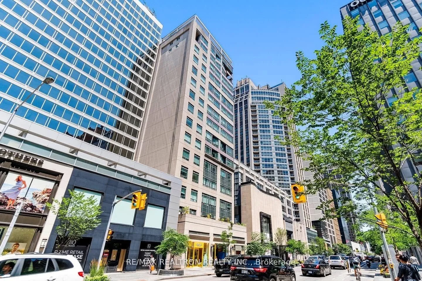 102 Bloor Street 608, Toronto C02, ON M5S 1M8