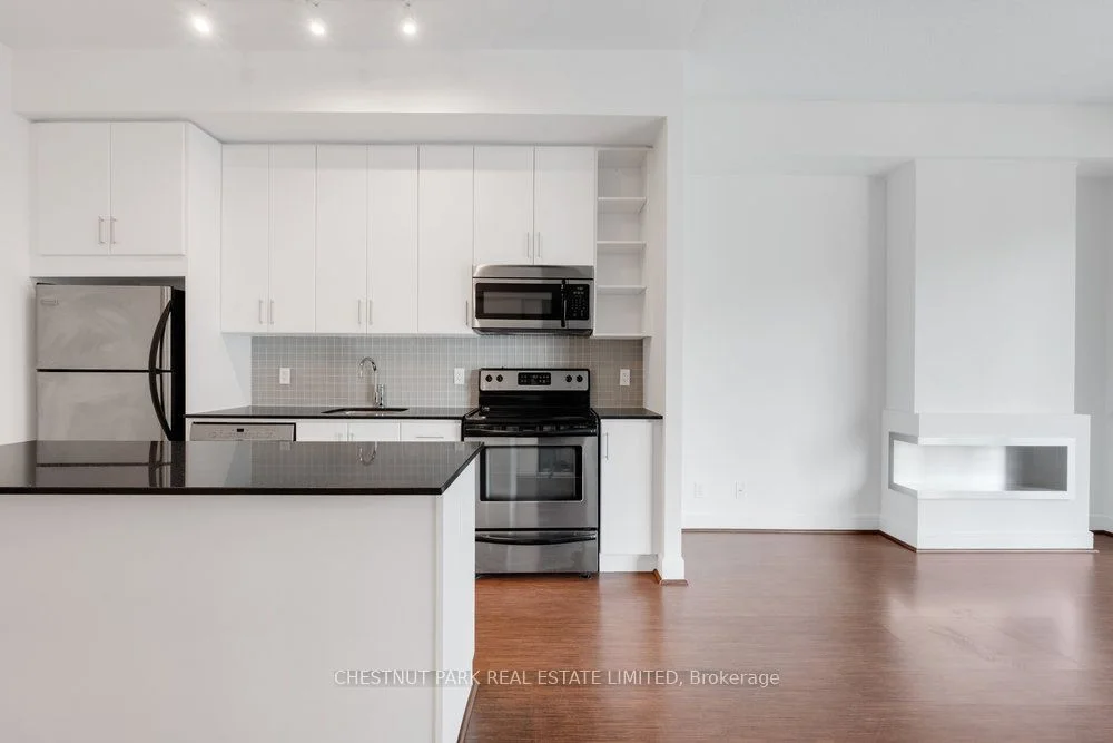 112 George Street S704, Toronto C08, ON M5A 2M5