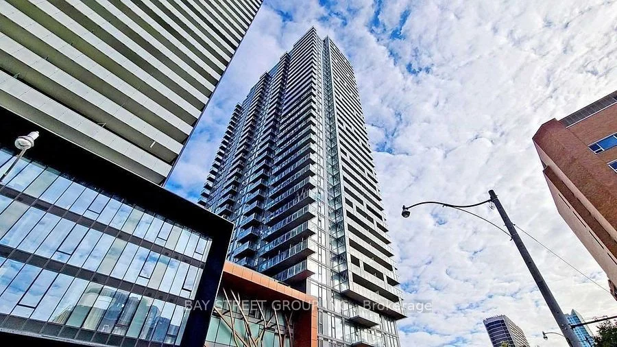 50 Wellesley Street E 1901, Toronto C08, ON M4Y 1G2