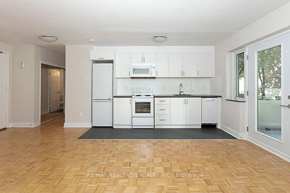 95 Lawton Boulevard 202, Toronto C02, On M4v 1z8