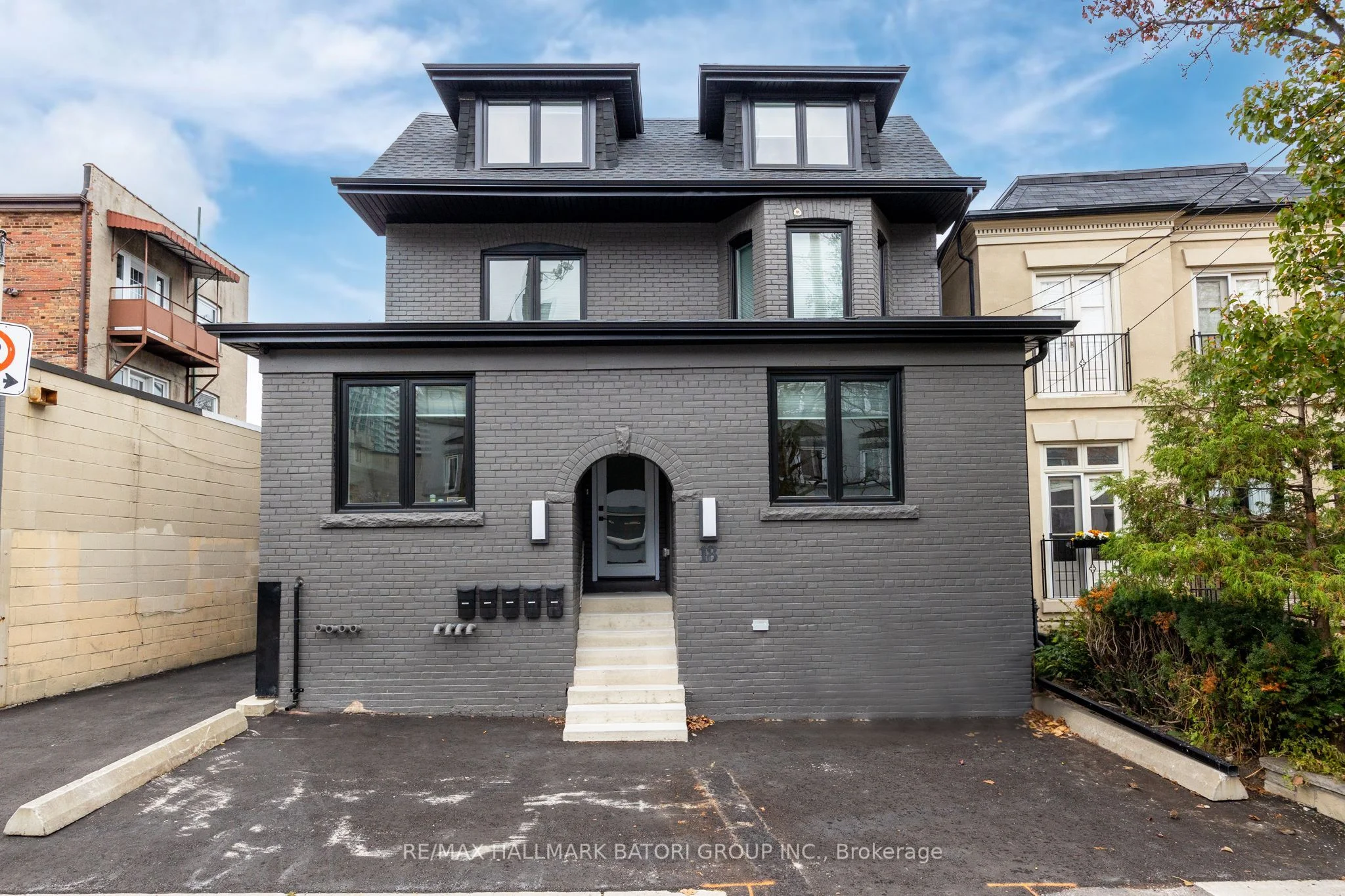 18 Keewatin Avenue 1, Toronto C10, ON M4P 1Z8