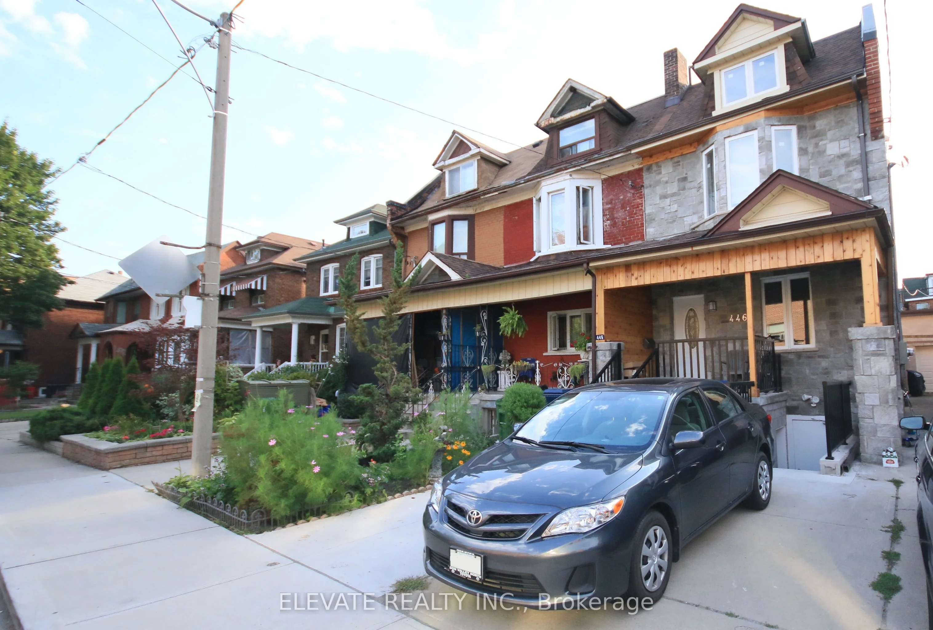 446 Crawford Street 2nd/3rd, Toronto C01, On M6g 3j6