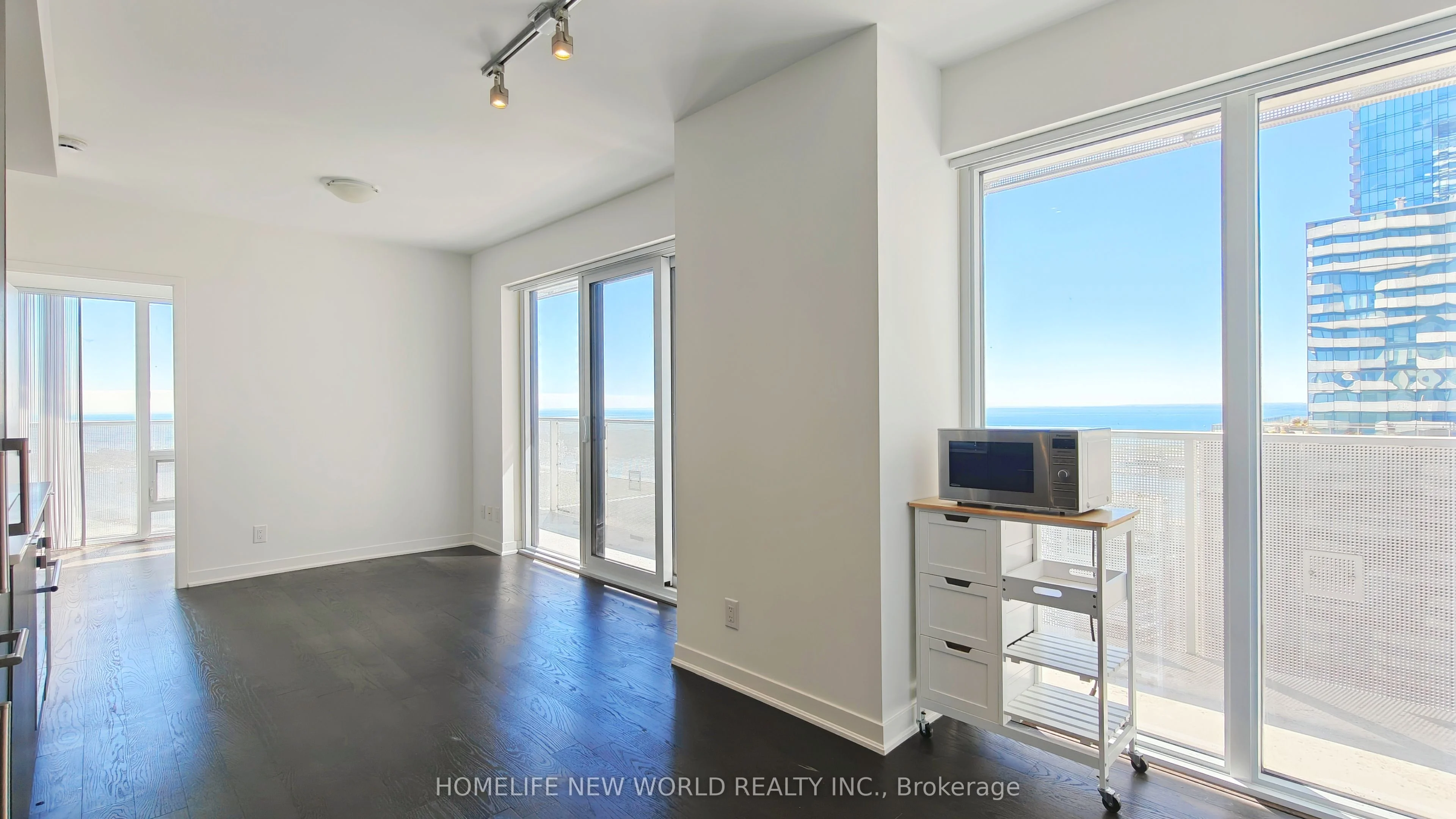 88 Harbour Street 4810, Toronto C01, ON M5J 0C3