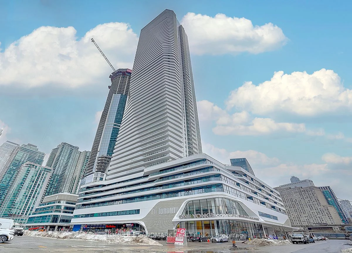 28 Freeland Street 2707, Toronto C08, On M5e 0e3