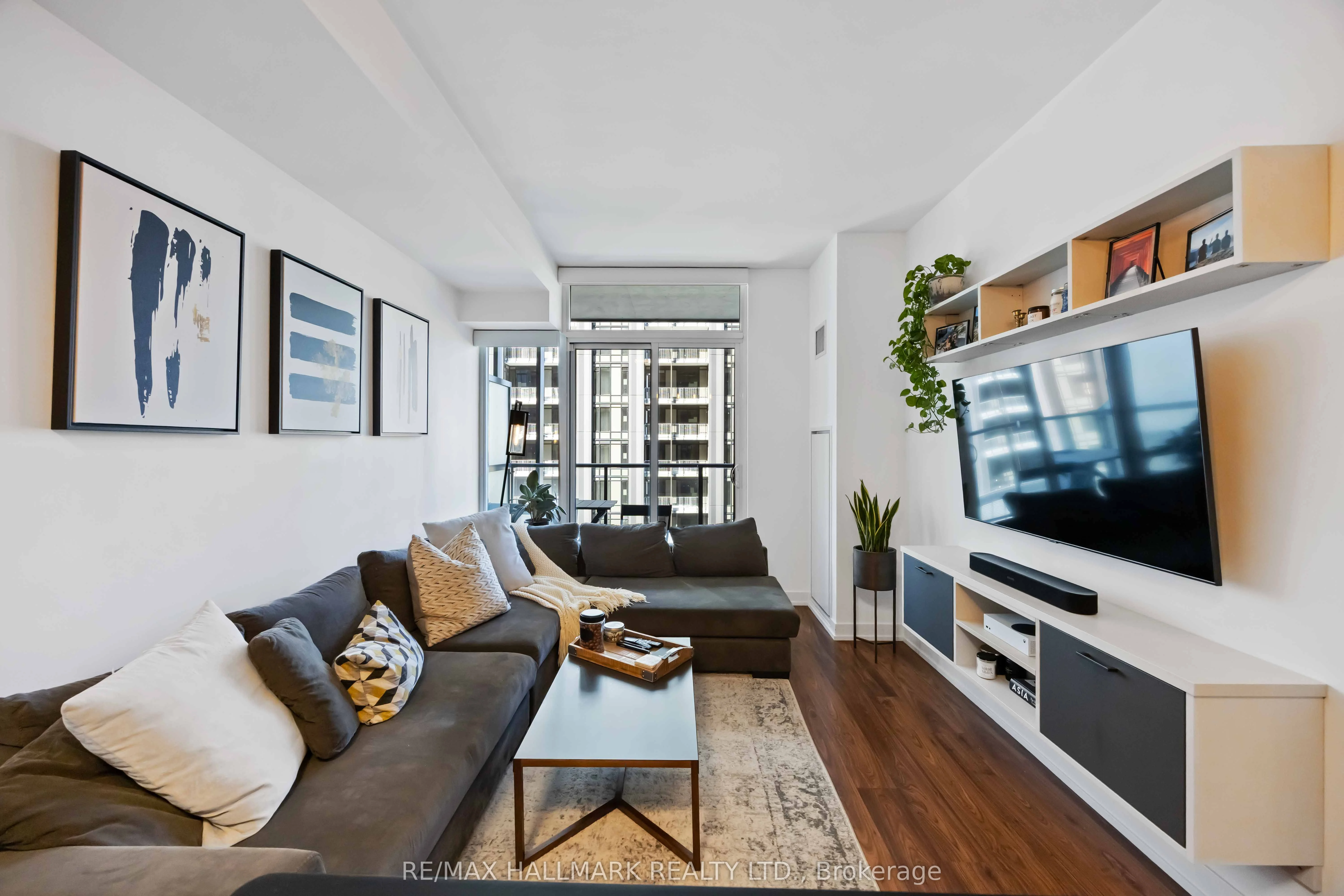 105 George Street 902, Toronto C08, ON M5A 2N4