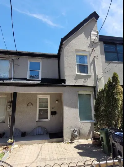 Att/Row/Townhouse in Toronto