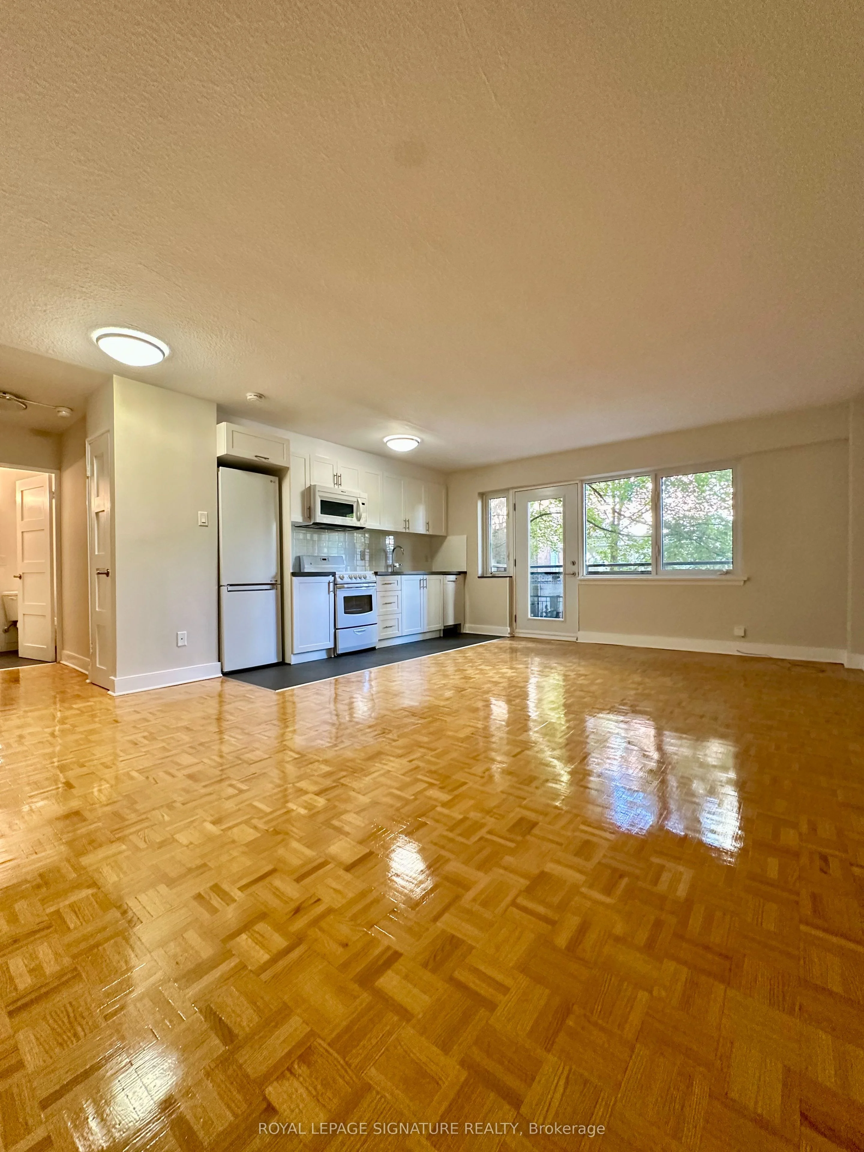 95 Lawton Boulevard 102, Toronto C02, ON M4V 1Z8