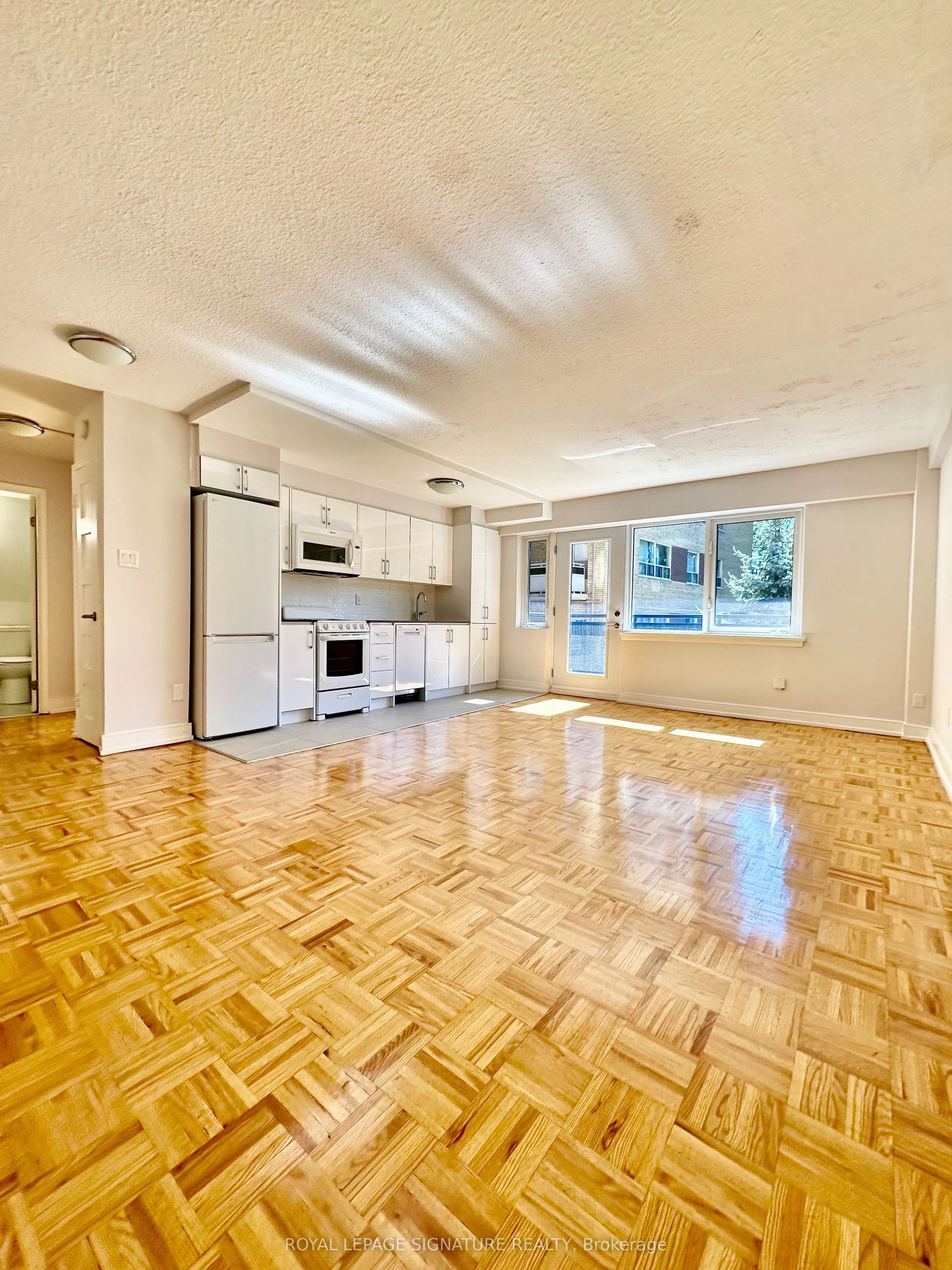 95 Lawton Boulevard 205, Toronto C02, ON M4V 1Z8