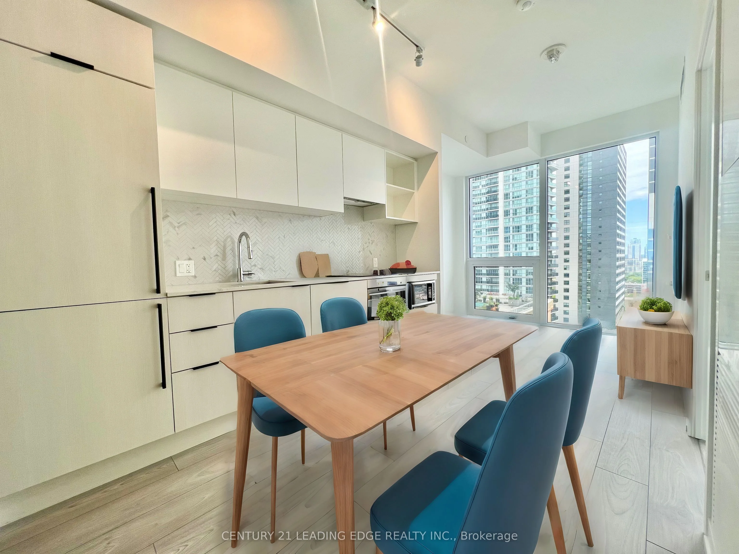 82 Dalhousie Street 2002, Toronto C08, ON M5B 0C5