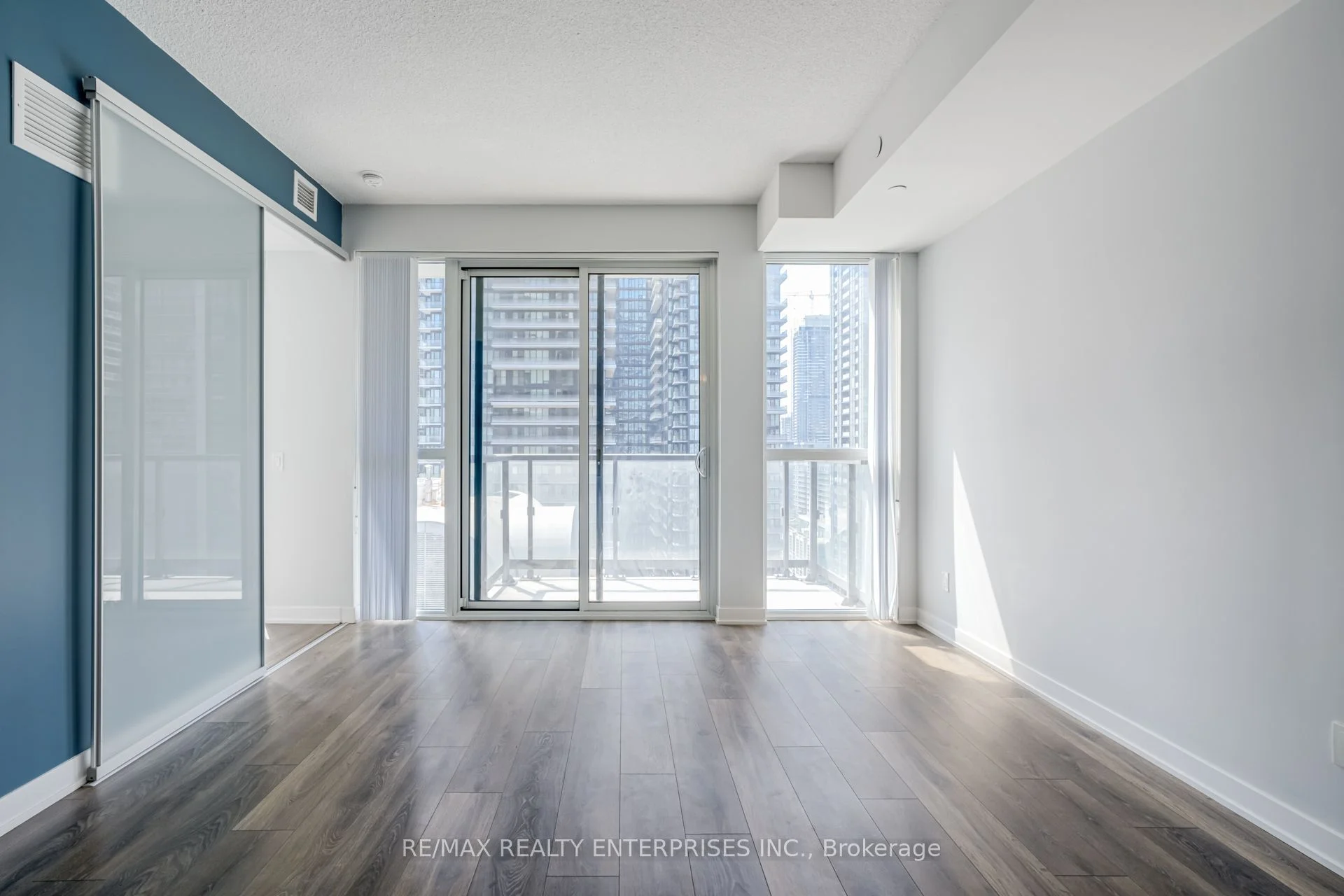 87 Peter Street 2513, Toronto C01, On M5v 0p1