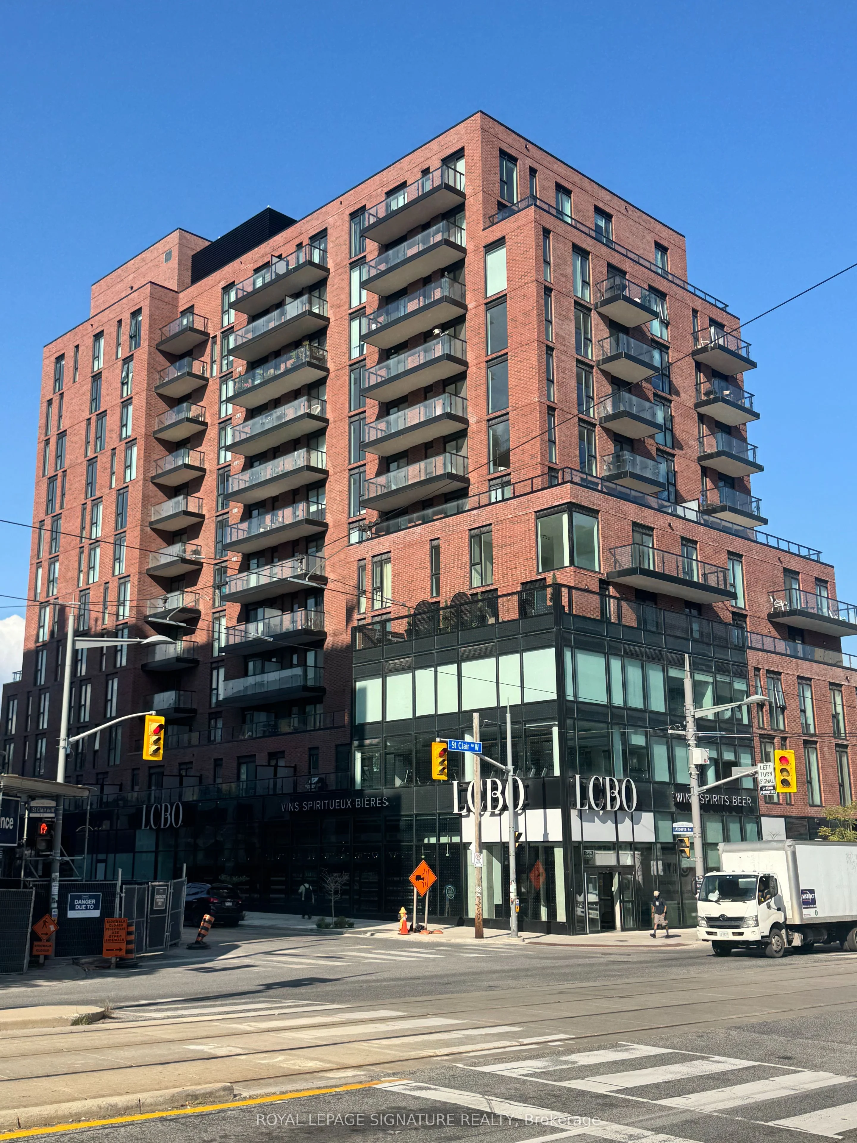 900 St Clair Avenue W 301, Toronto C03, ON M6C 1C5