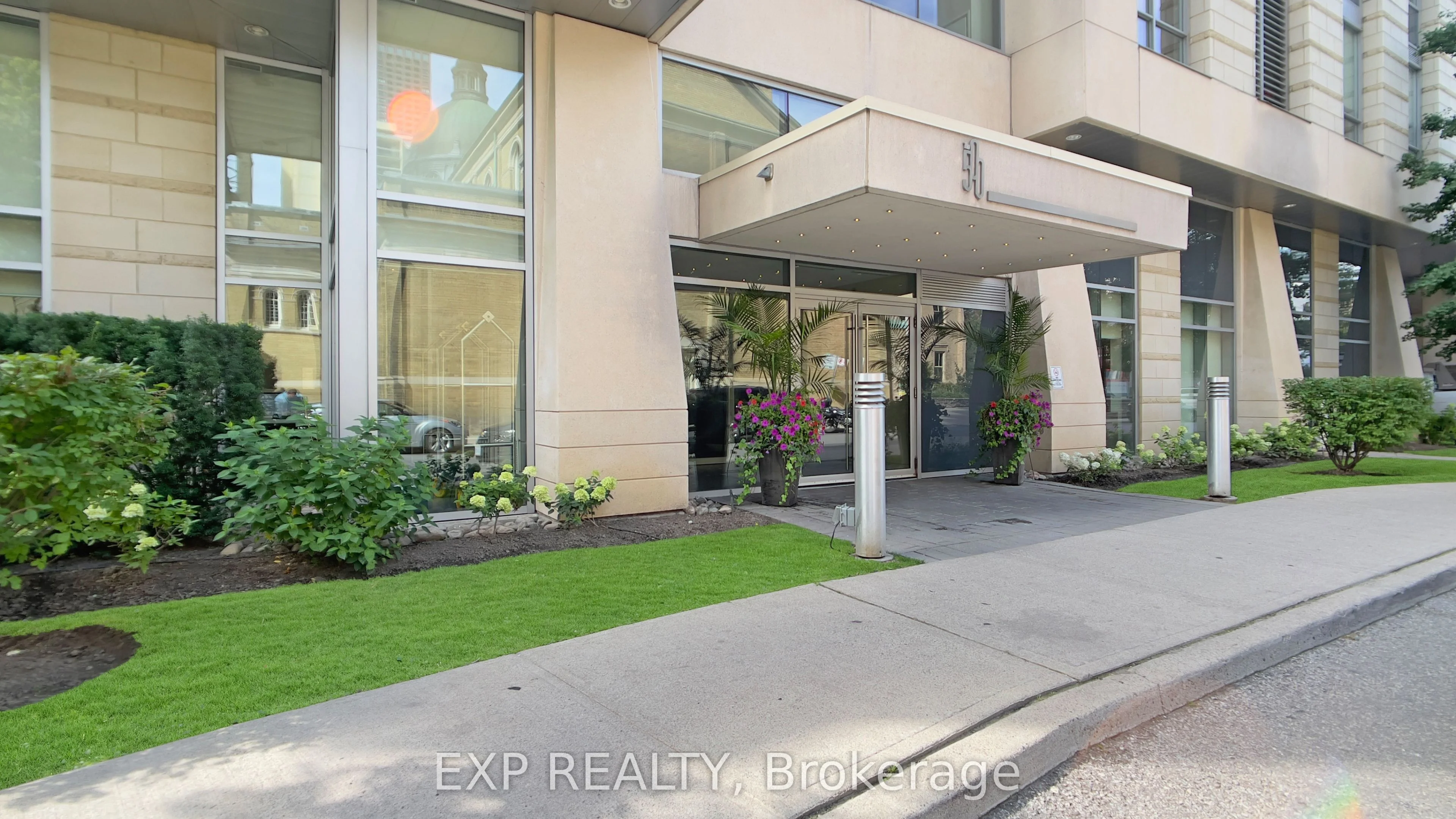 500 Sherbourne Street 3401, Toronto C08, ON M4X 1L1