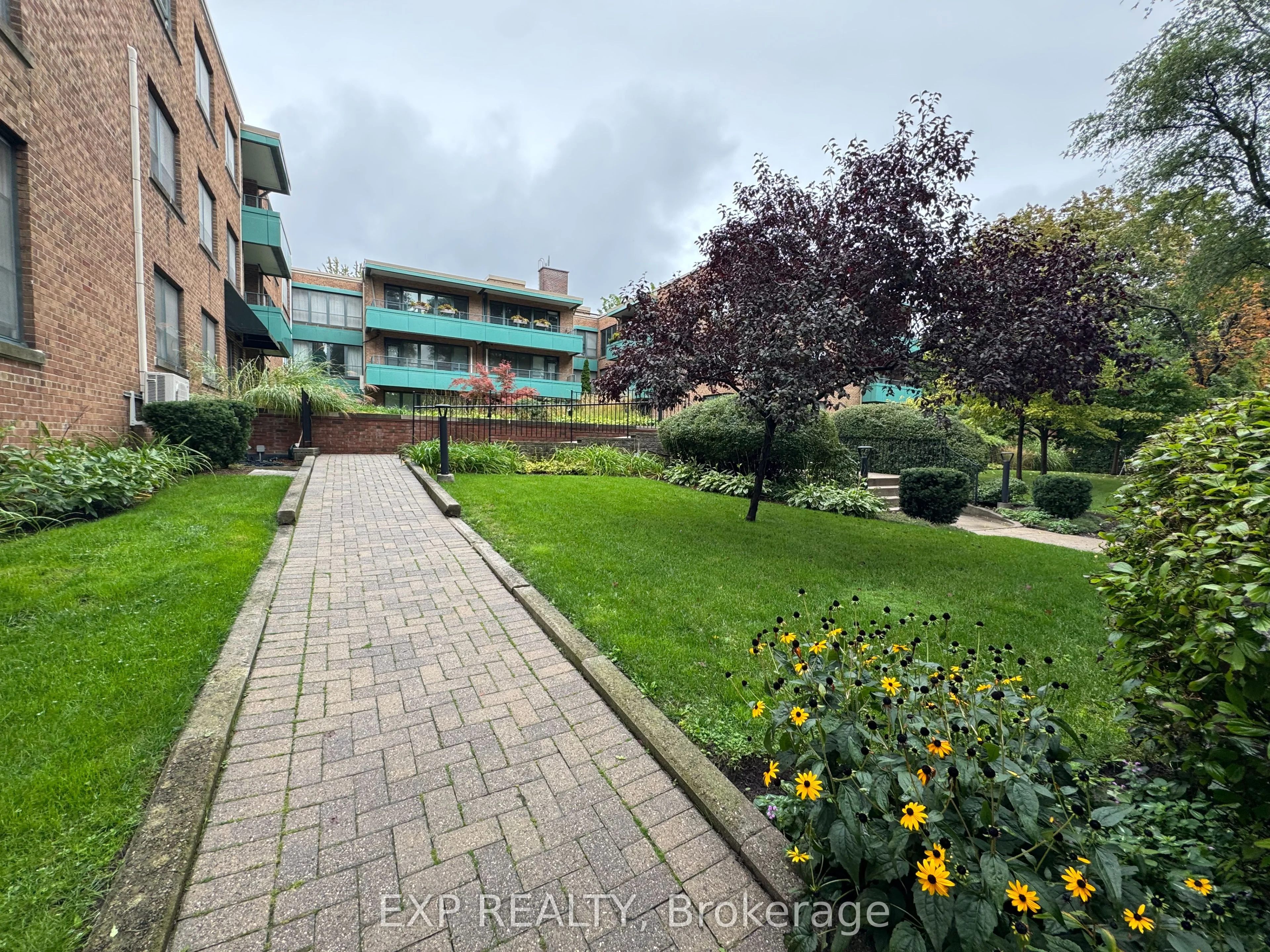 30 elm Avenue 104, Toronto C09, ON M4W 1N5
