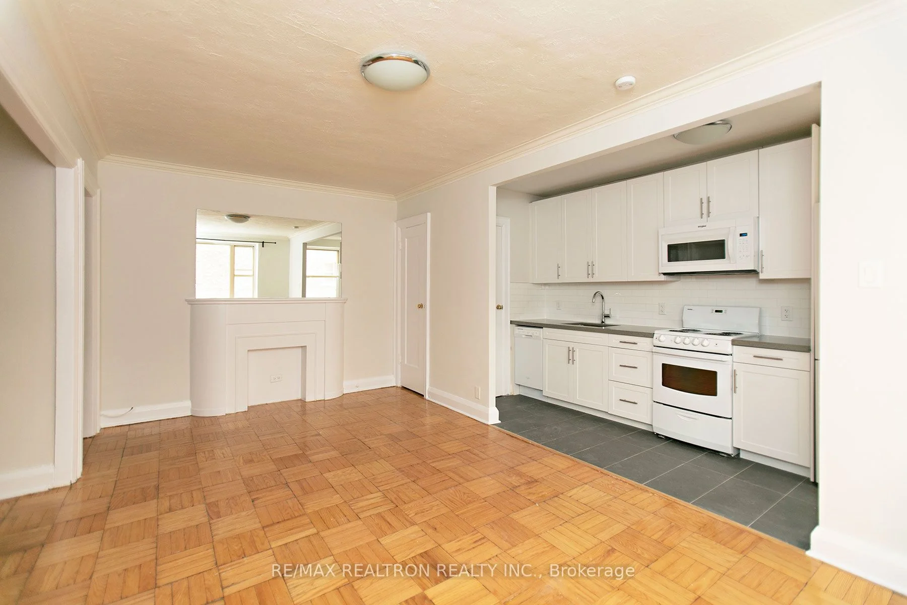 394 Avenue Road 606, Toronto C02, ON M4V 2H5