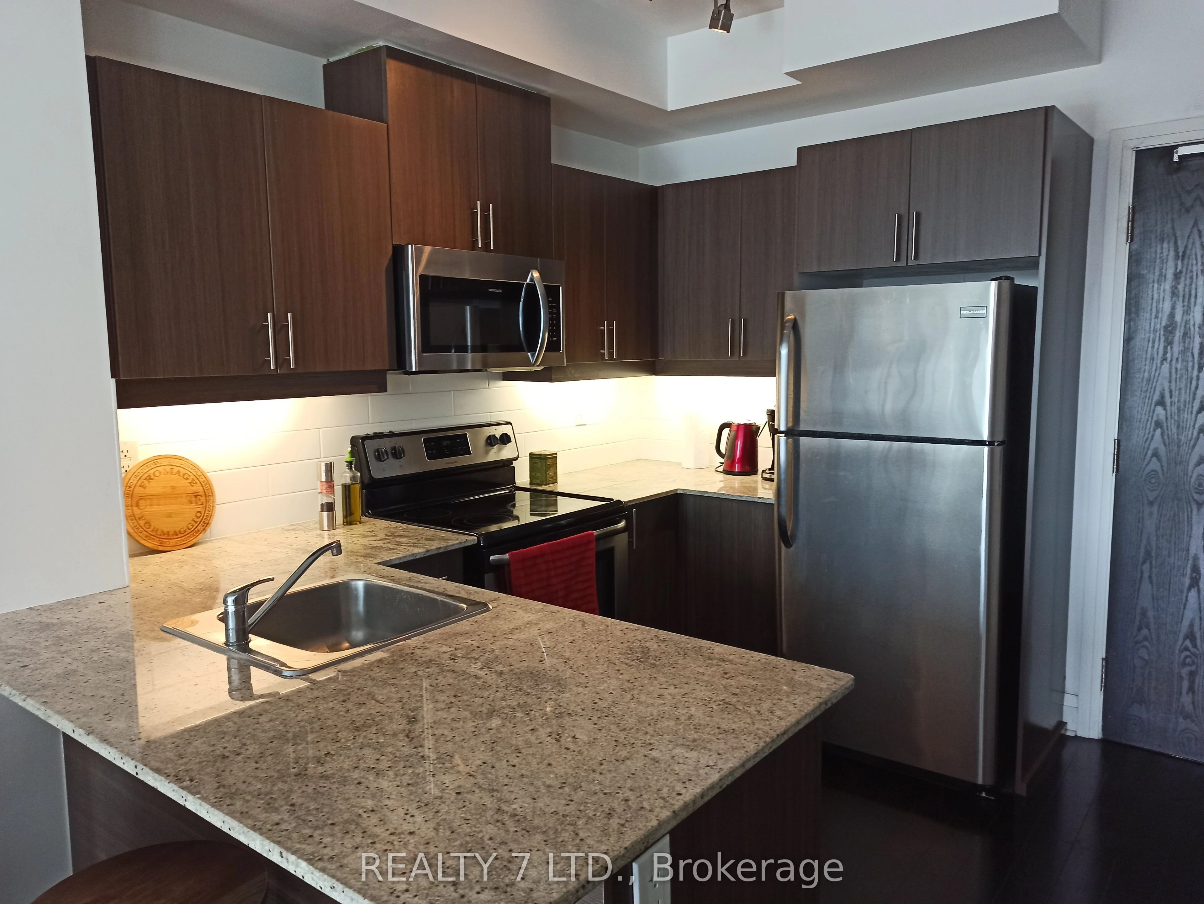 17 Kenaston Gardens 807, Toronto C15, On M2k 0b9