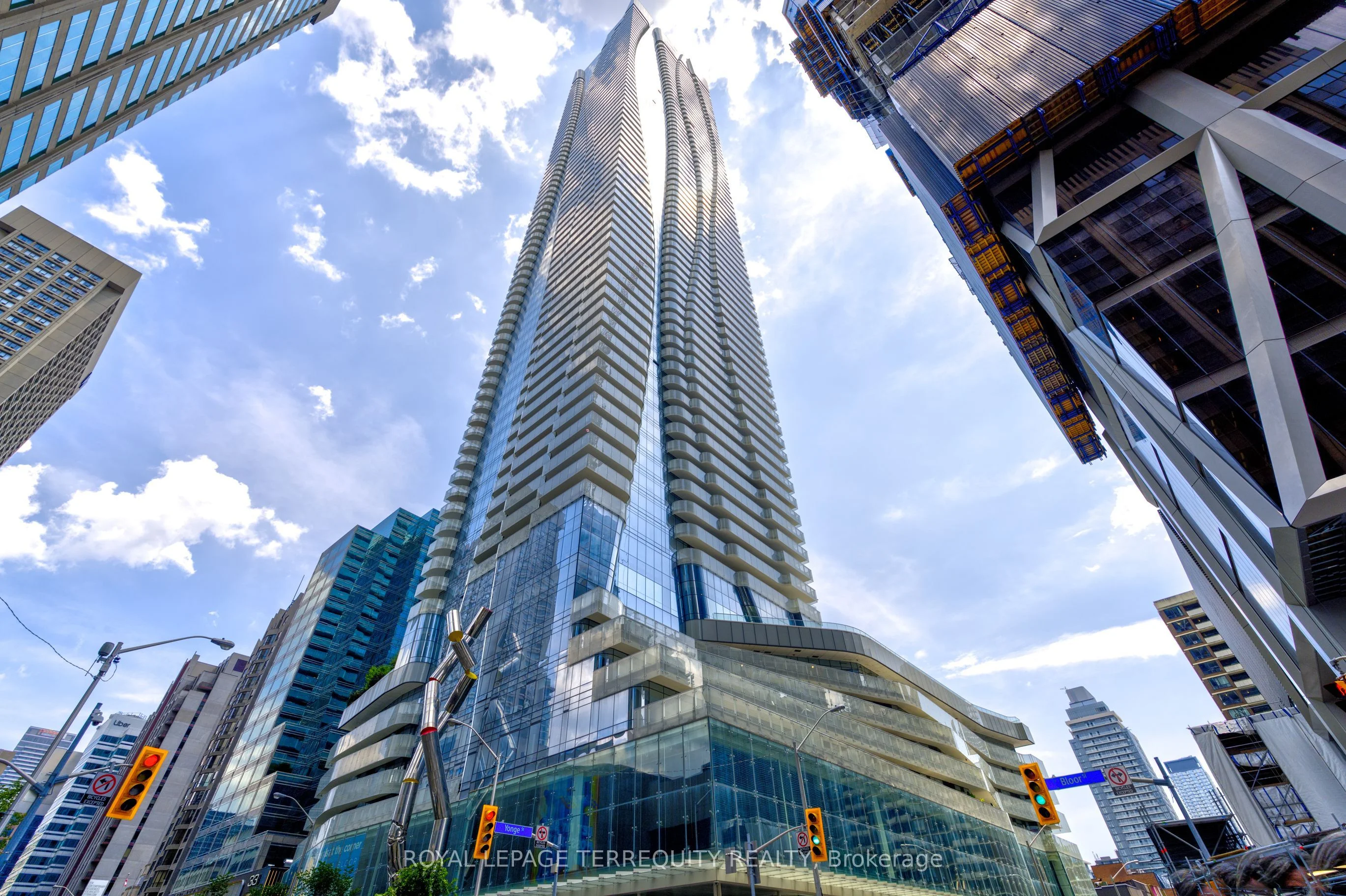 1 Bloor Street E 2712, Toronto C08, ON M4W 0A8