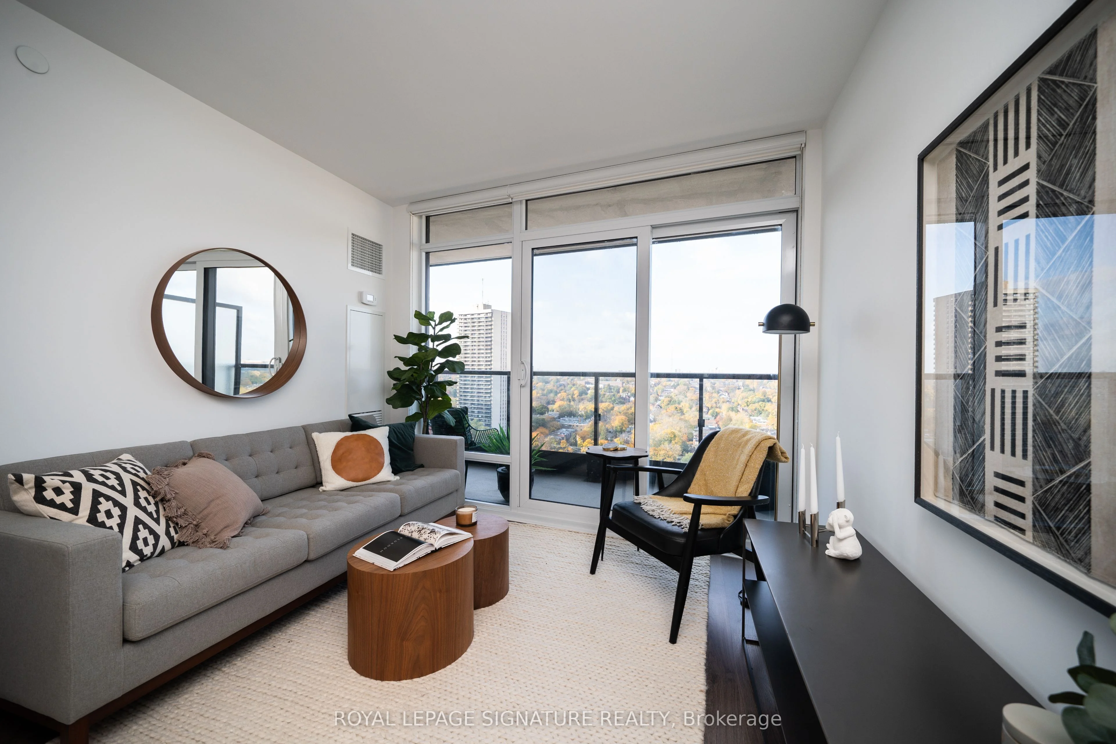 18 Erskine Avenue 2001, Toronto C10, ON M4P 0C9