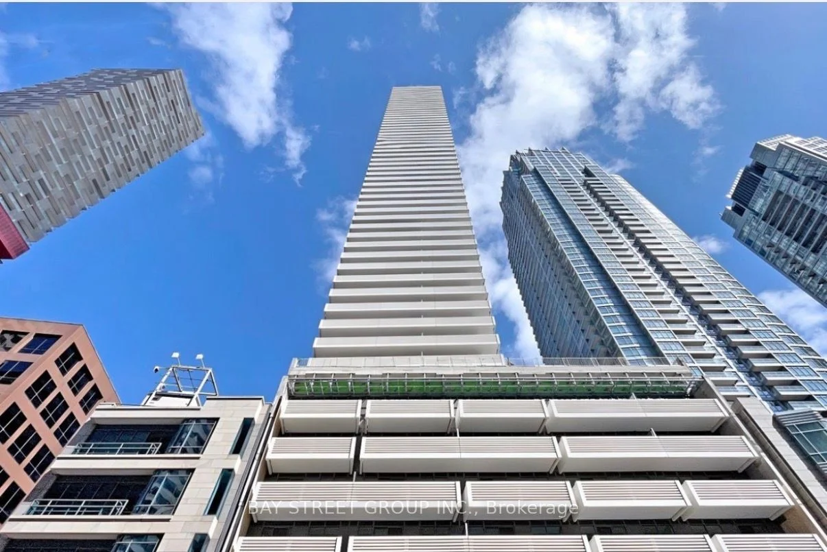 2221 Yonge Street 808, Toronto C10, On M4s 2b4