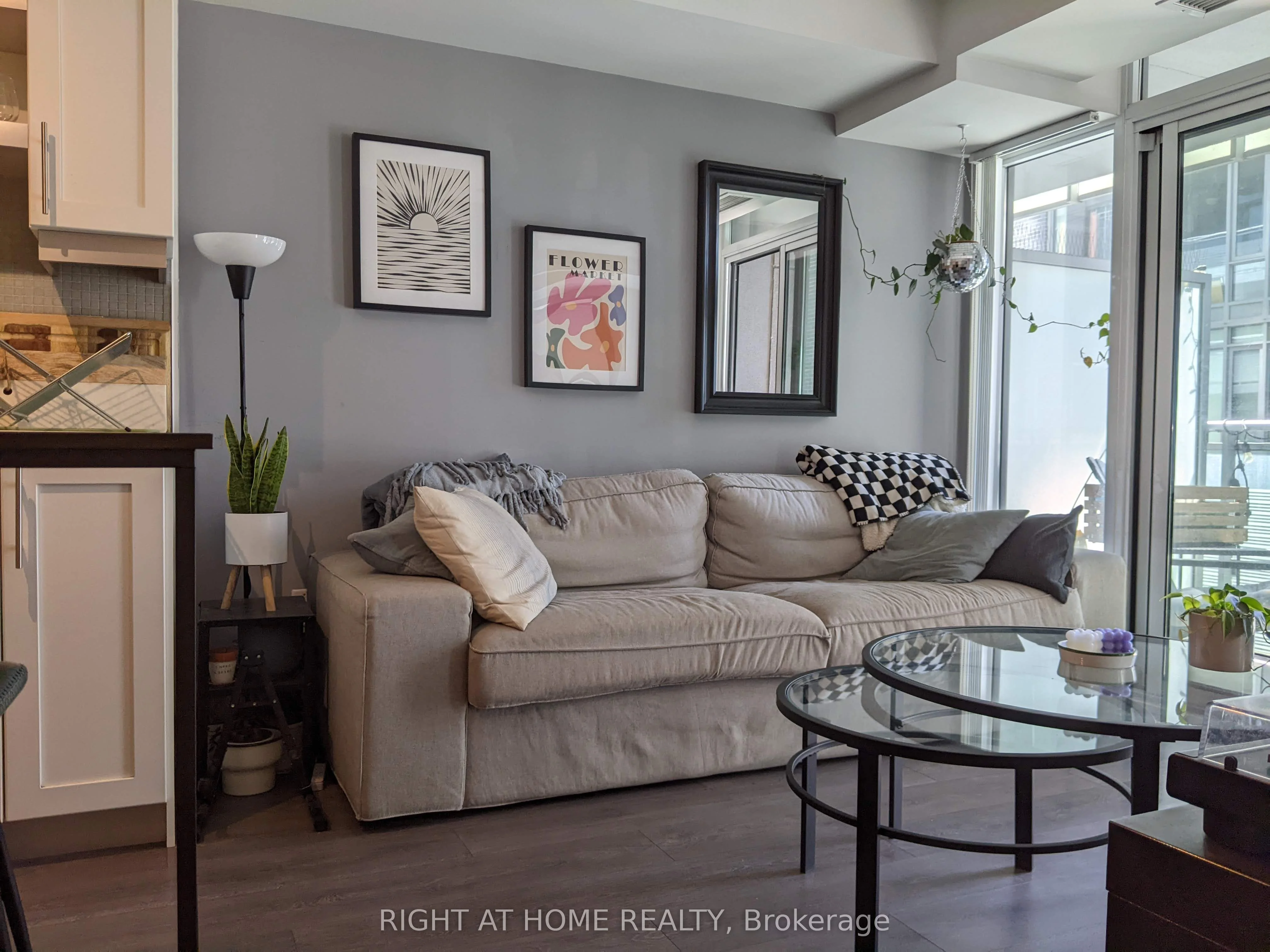 525 Adelaide Street W 629, Toronto C01, ON M5V 0N7