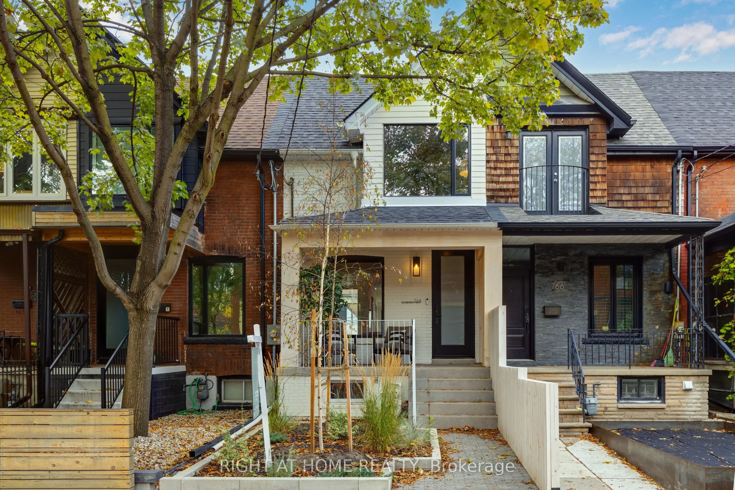 Att/Row/Townhouse in Toronto
