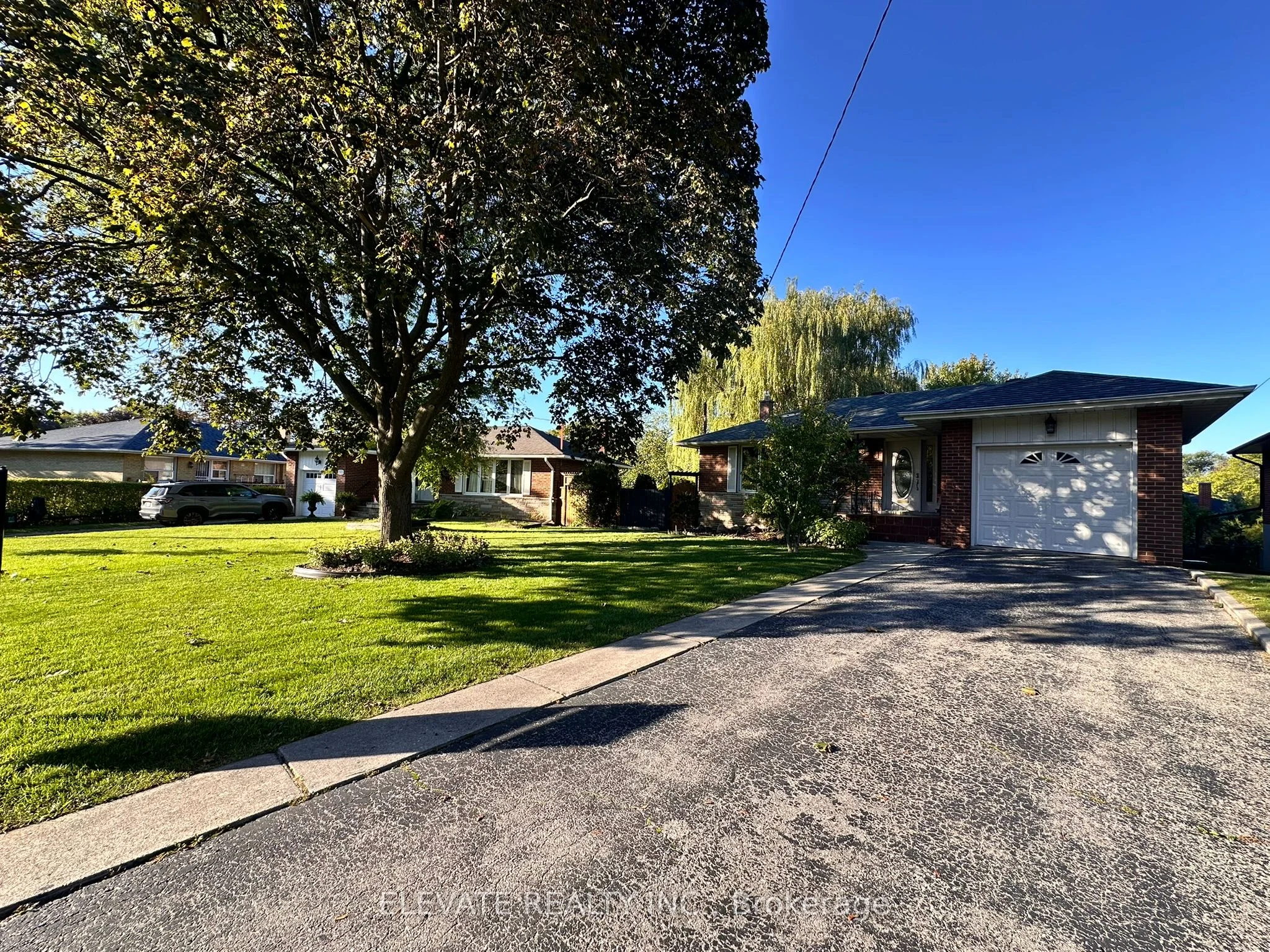 6 Tiffany Court, Toronto C13, ON M4A 2G7