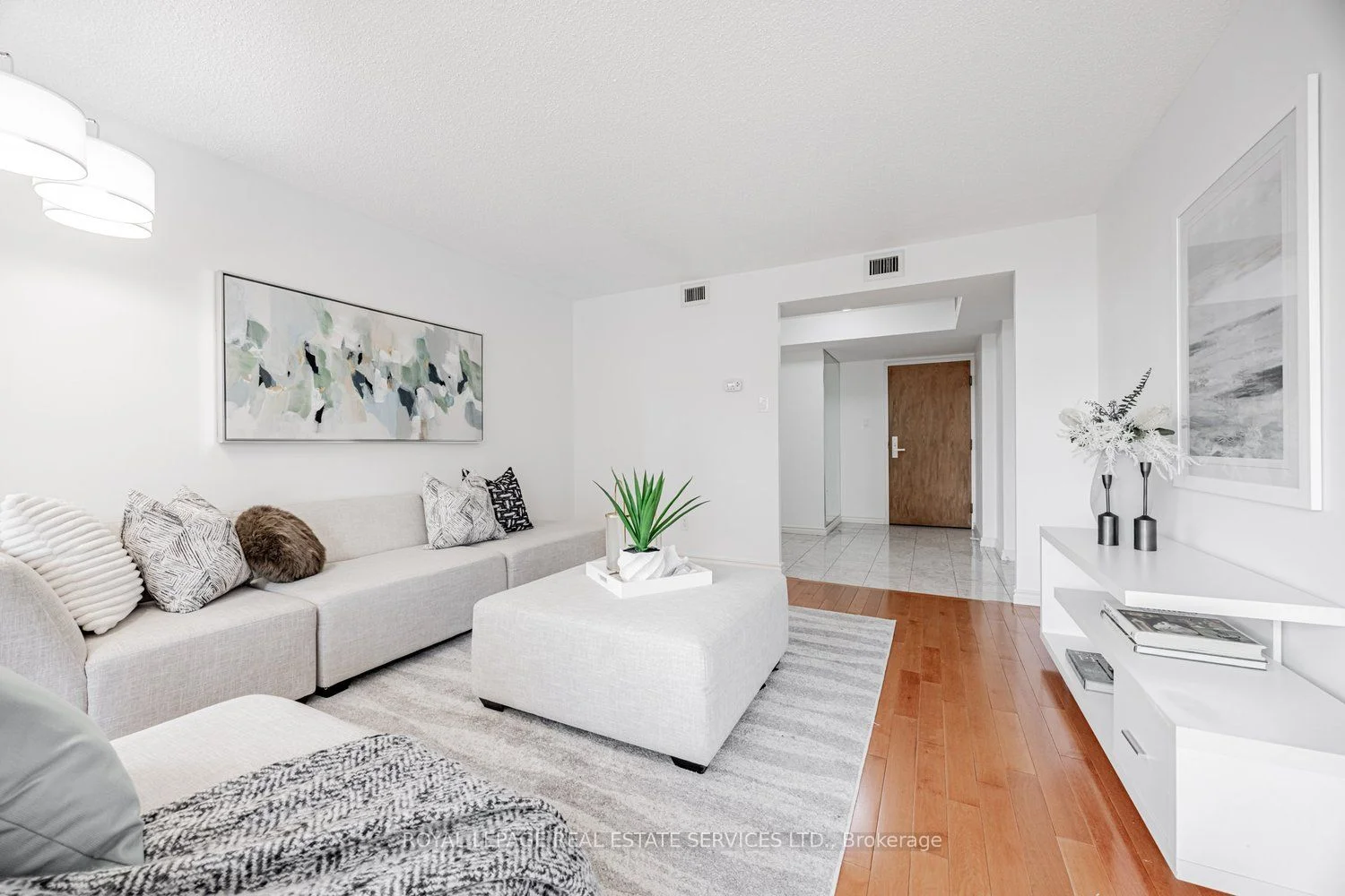900 Yonge Street 501, Toronto C02, ON M4W 3P5