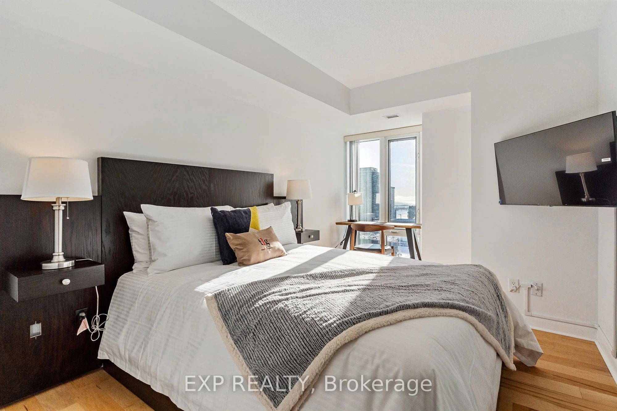 210 Victoria Street 3205, Toronto C08, On M5b 2r3