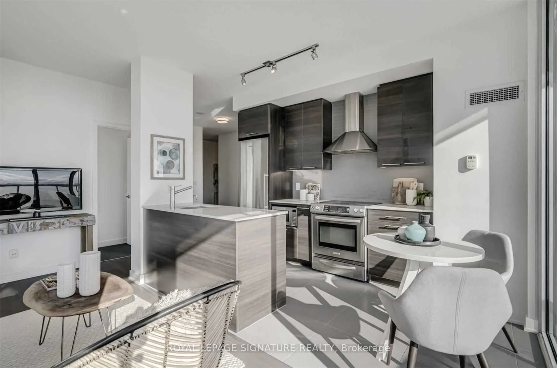 1 Market Street 1113, Toronto C08, ON M5E 0A2