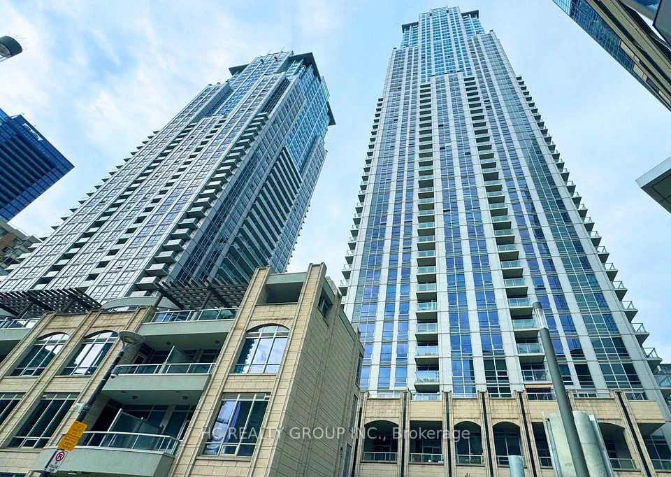 763 Bay Street 4209, Toronto C01, ON M5G 2R3